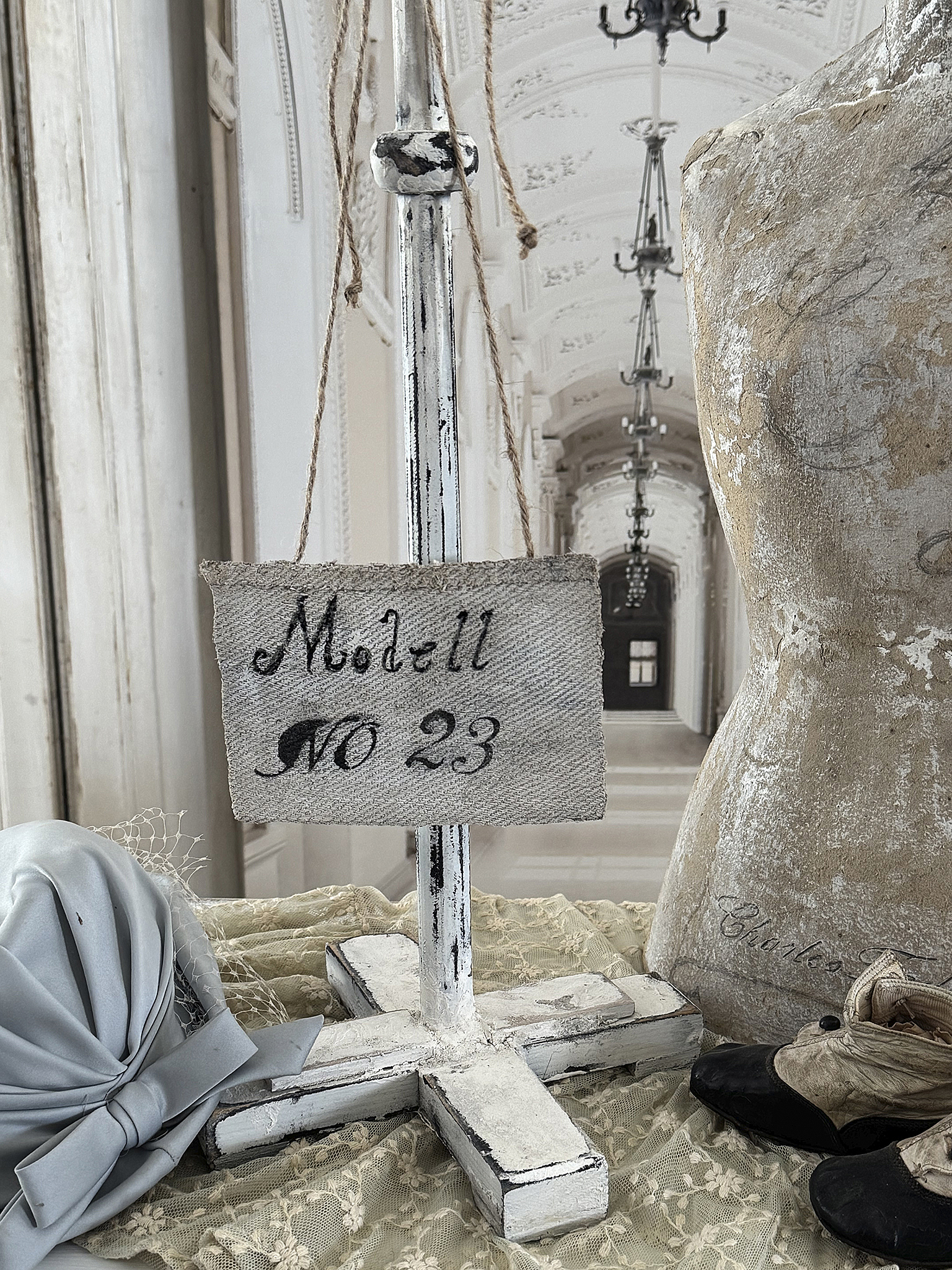 Alter Hutständer aus Holz mit Leinenpolster – Shabby Chic – Vintage – Nostalgischer Charme***