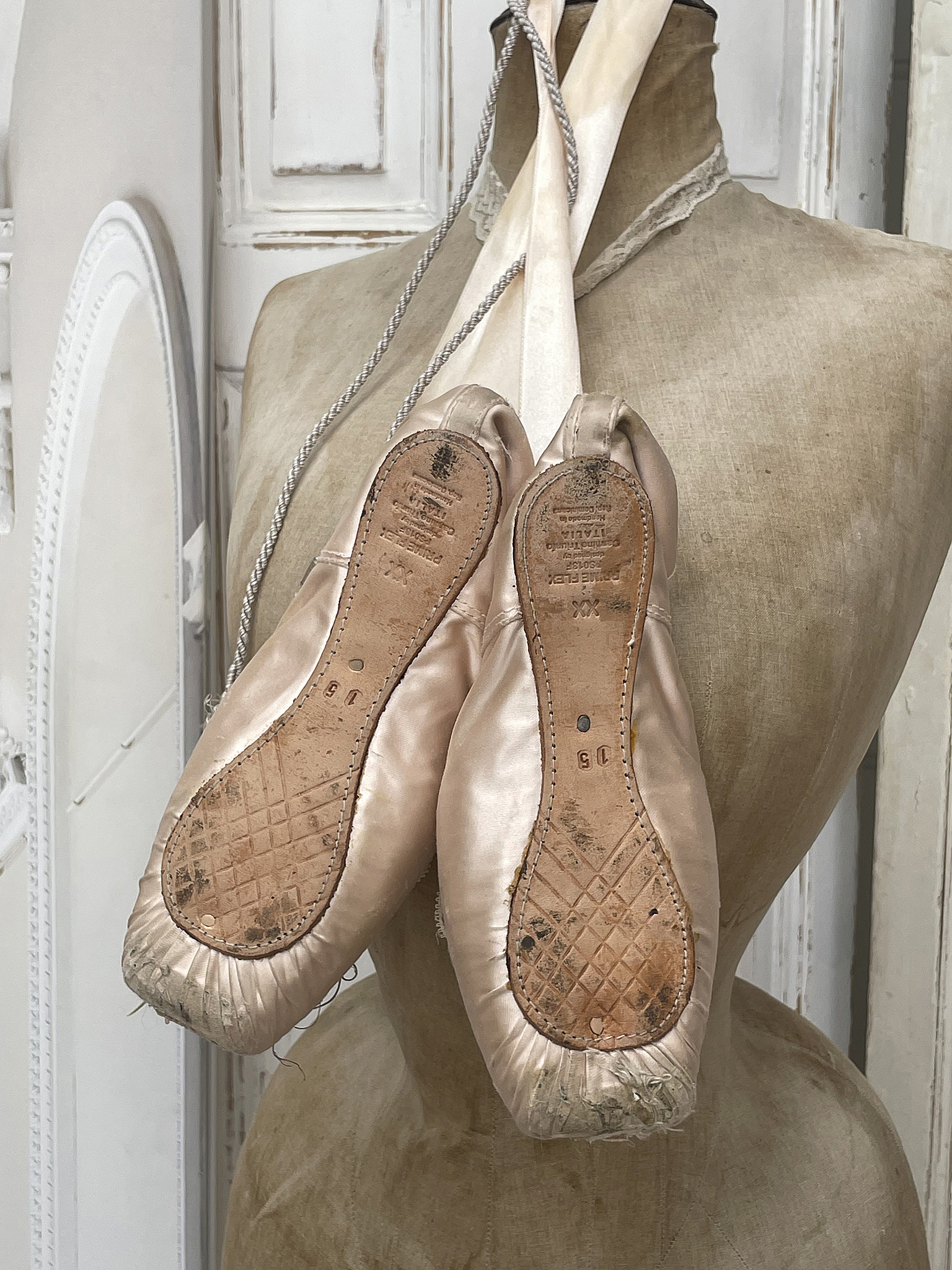 Alte Ballettschuhe Brocante mit Röschen und Spitze***