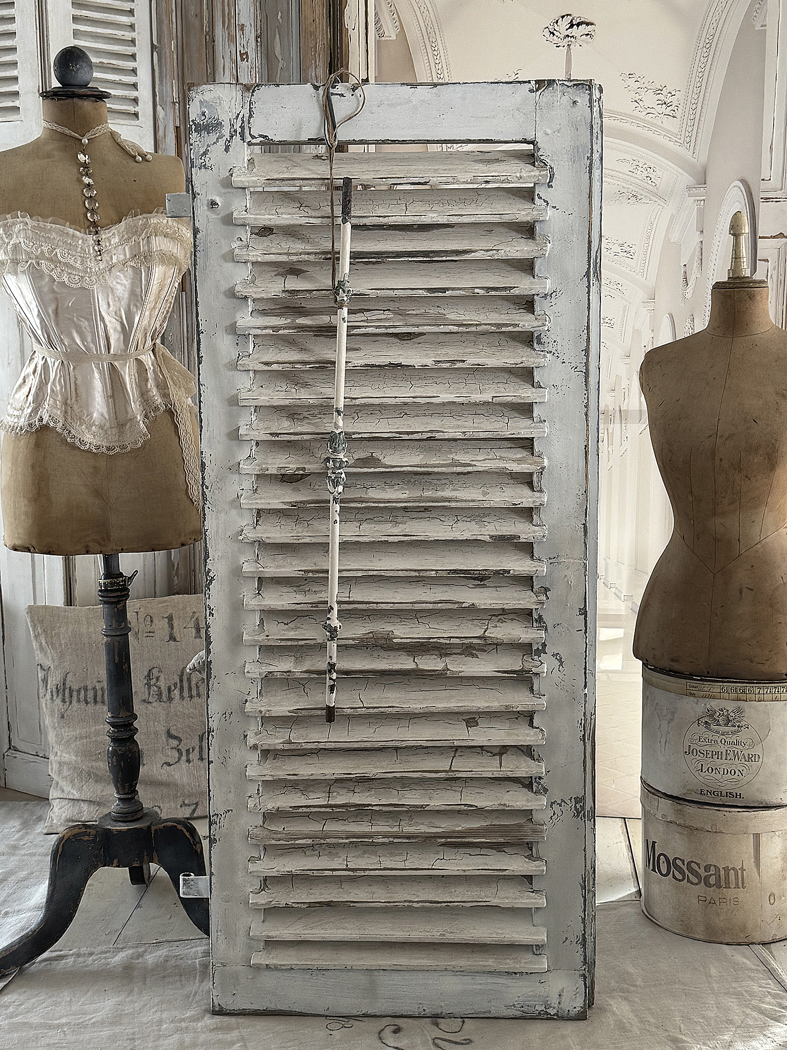 Wunderschöner antiker Lamellenladen im authentischen Vintage-Charme***