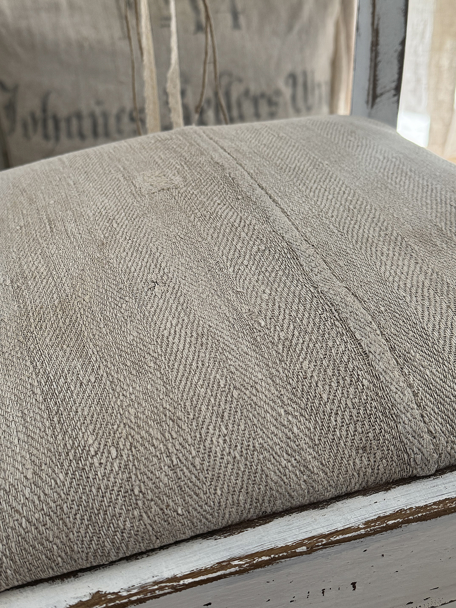 Schöner Polsterstuhl mit Bezug aus altem Leinensack***