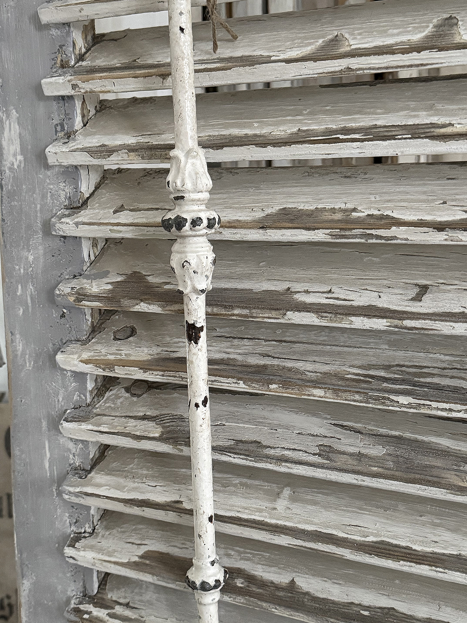  Wunderschöner antiker Lamellenladen mit Geländerstab***