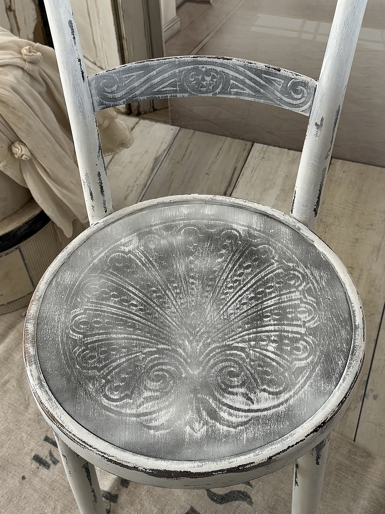 Antiker Bugholz-Thonet-Stuhl im zauberhaften Shabby Chic***