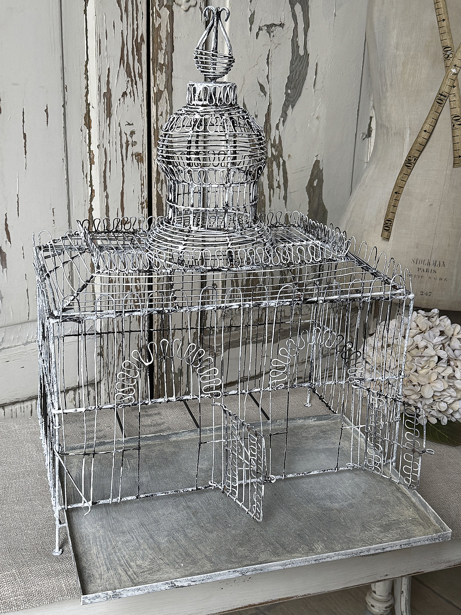 Zauber der Vergangenheit – antiker französischer Vogelkäfig***