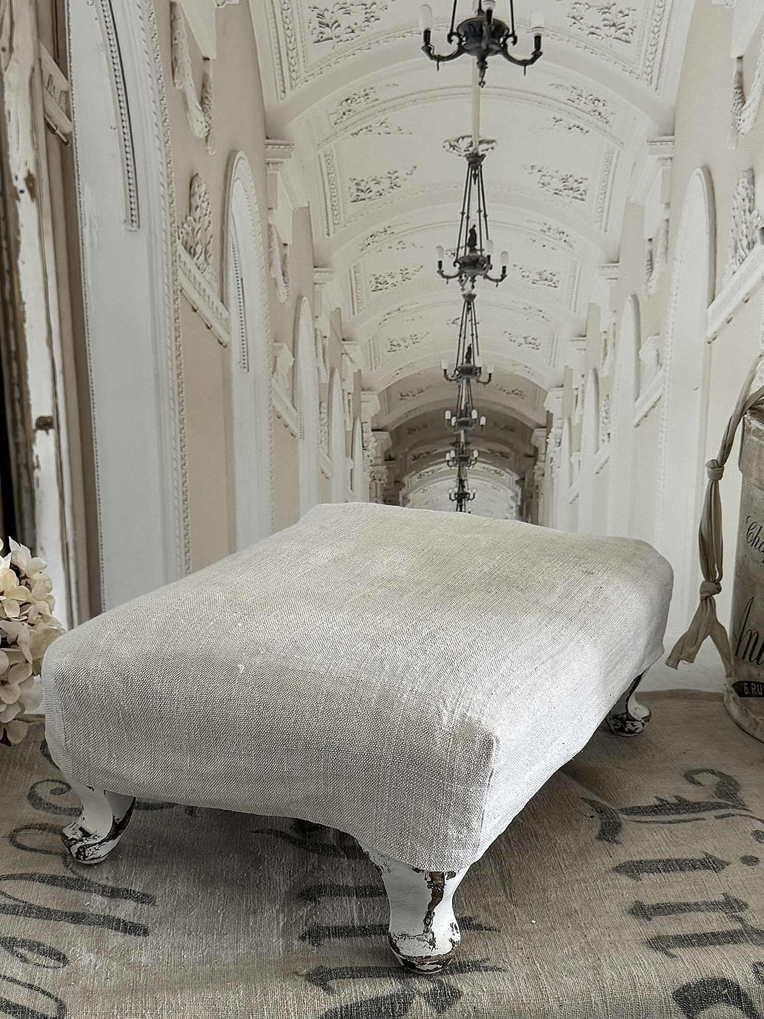  Verwandlungskünstler im Shabby-Look – Alter Gobelin-Fußhocker***