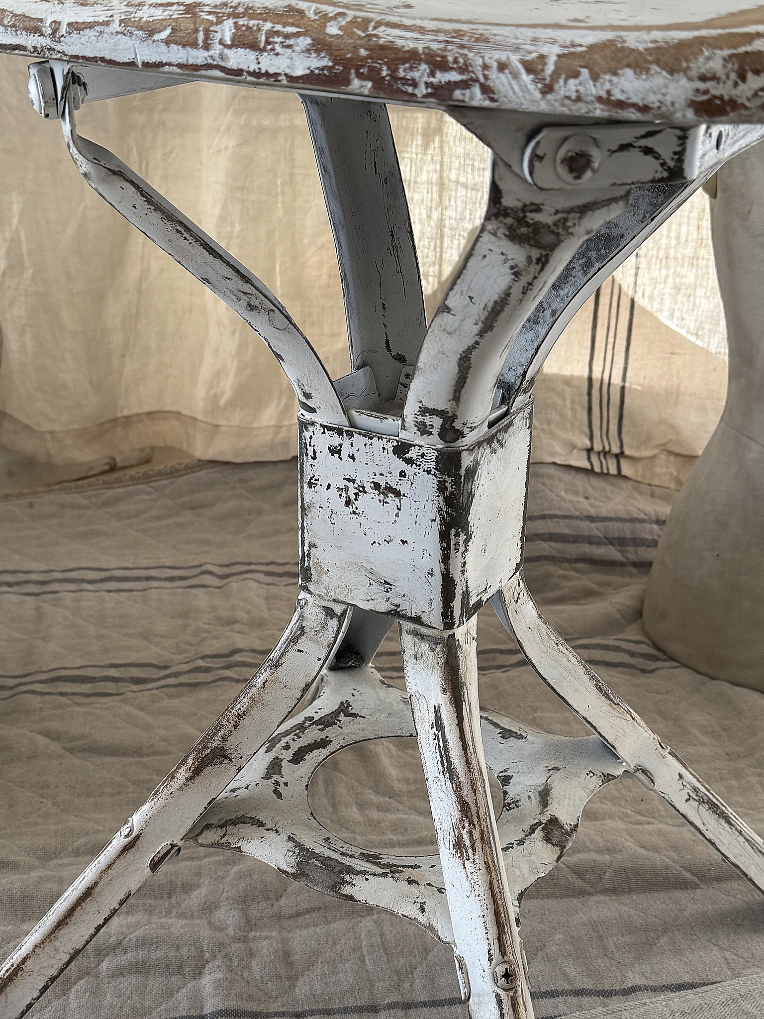 Alter Werkstatt-Loft Stuhl im Shabbykleid***