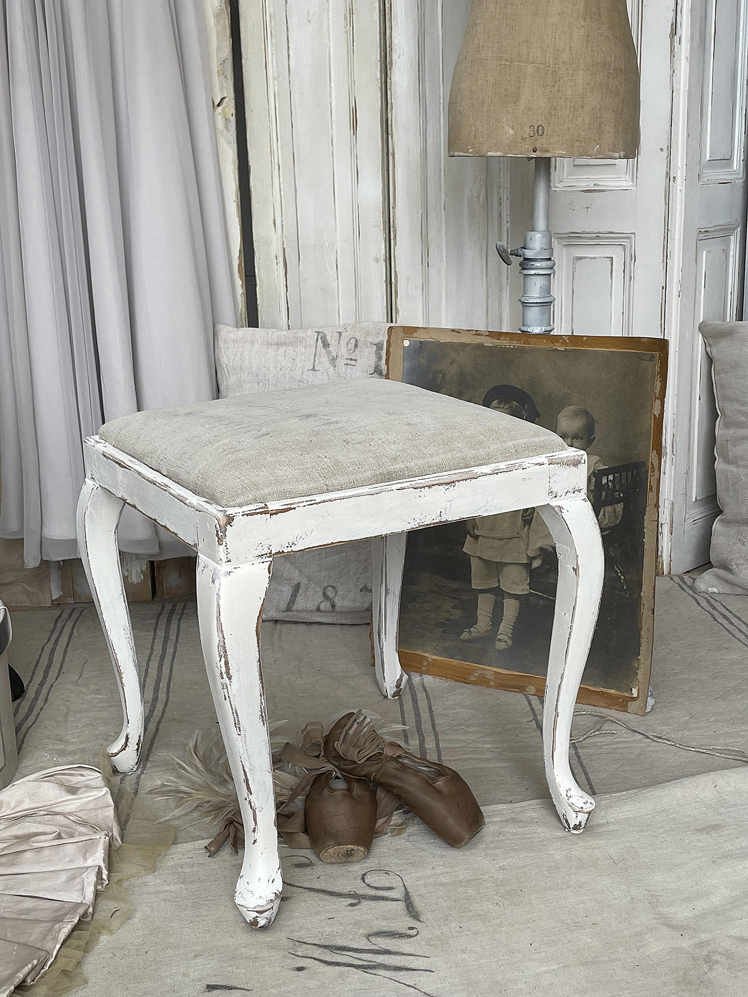 Alter wertiger Chippendale Hocker 2***