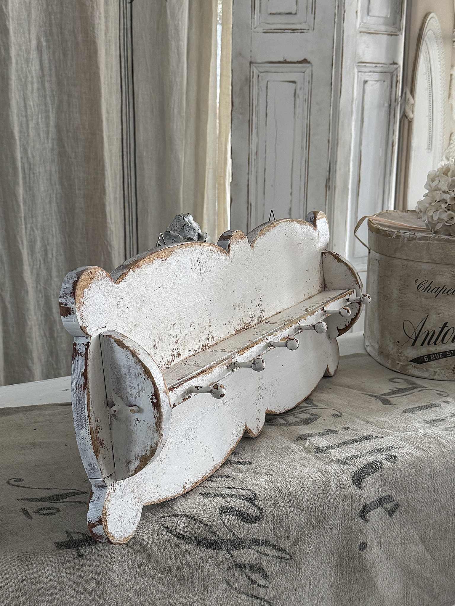 Süßes antikes Haken-Wandregal im Shabby-Chic***