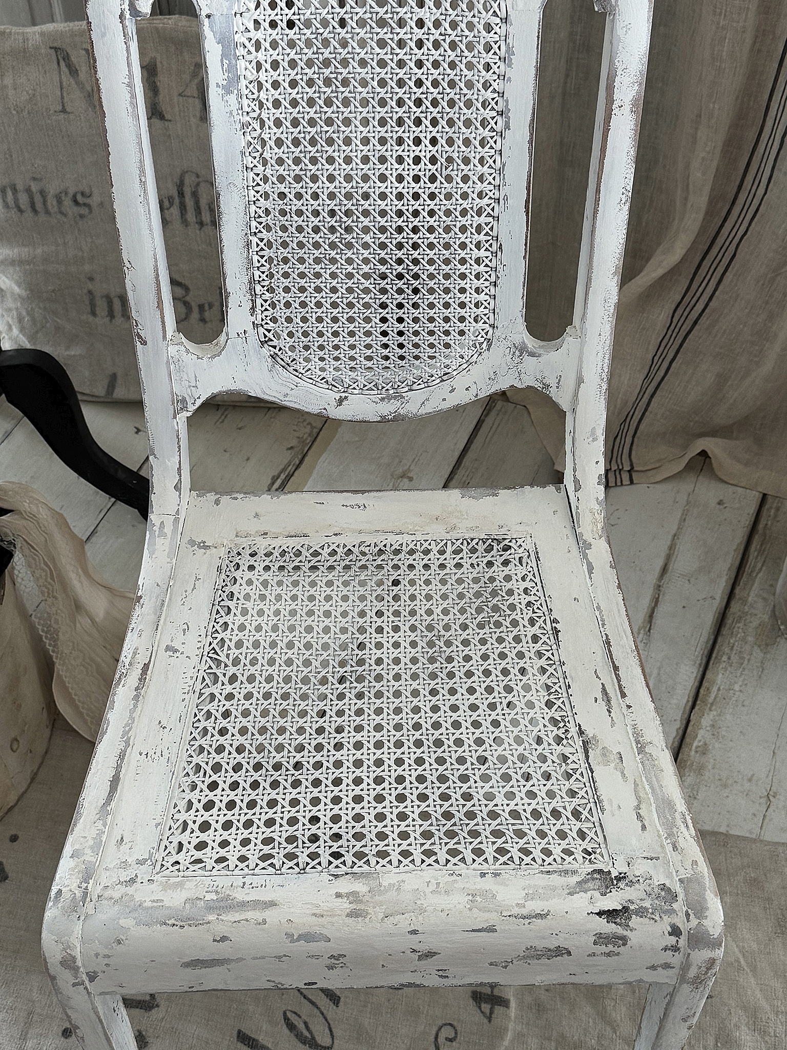  Antiker Biedermeier-Stuhl mit Wiener Geflecht – Shabby-Chic mit Charakter***