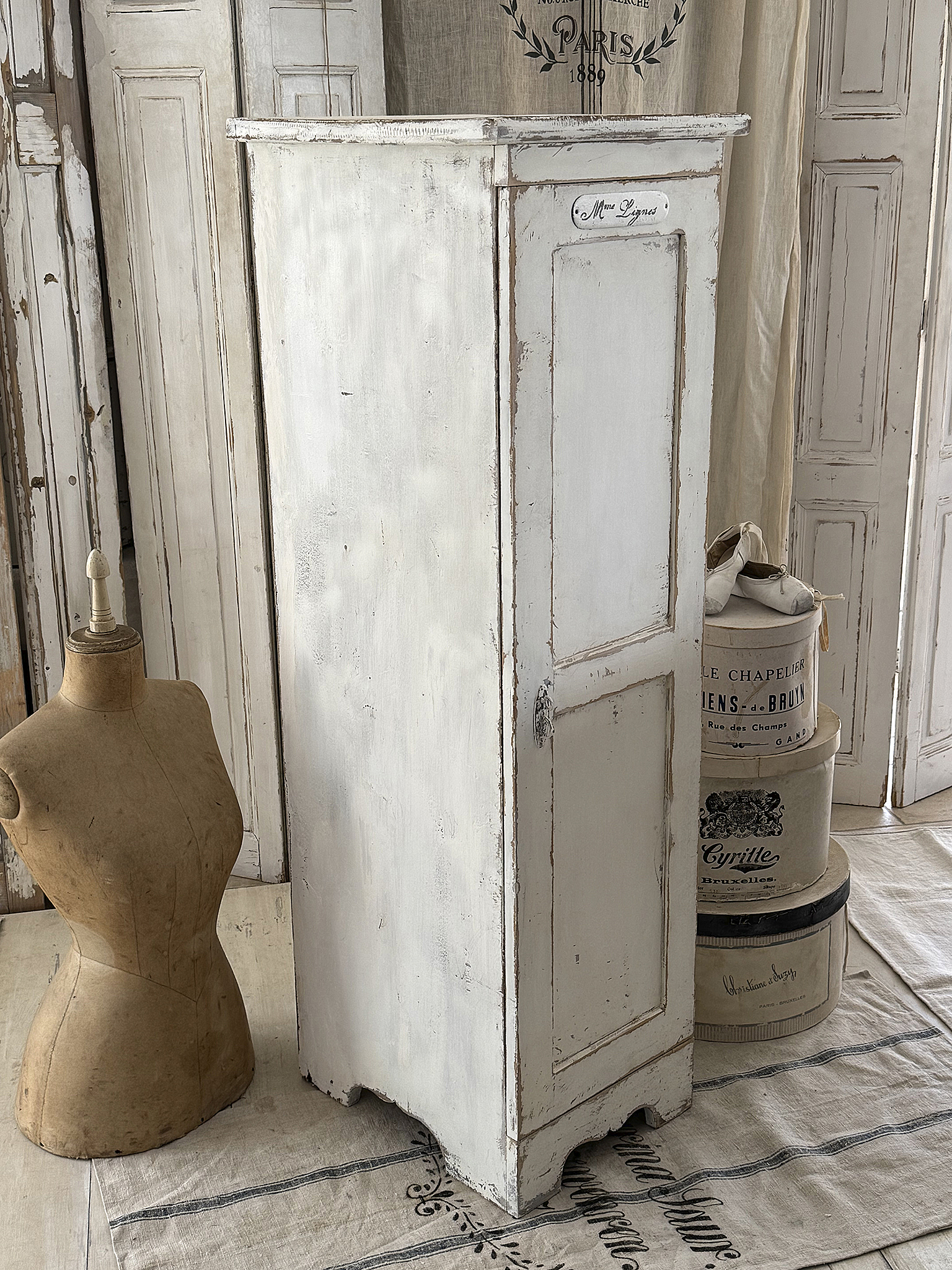 Zauberhafter antiker Hochschrank aus Vollholz – Shabby Chic Vintage-Unikat***