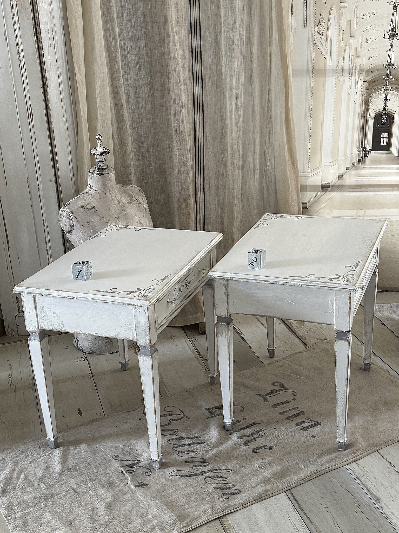 Charmantes Beistelltischchen „Madame Lignes“ im eleganten Shabby-Look***