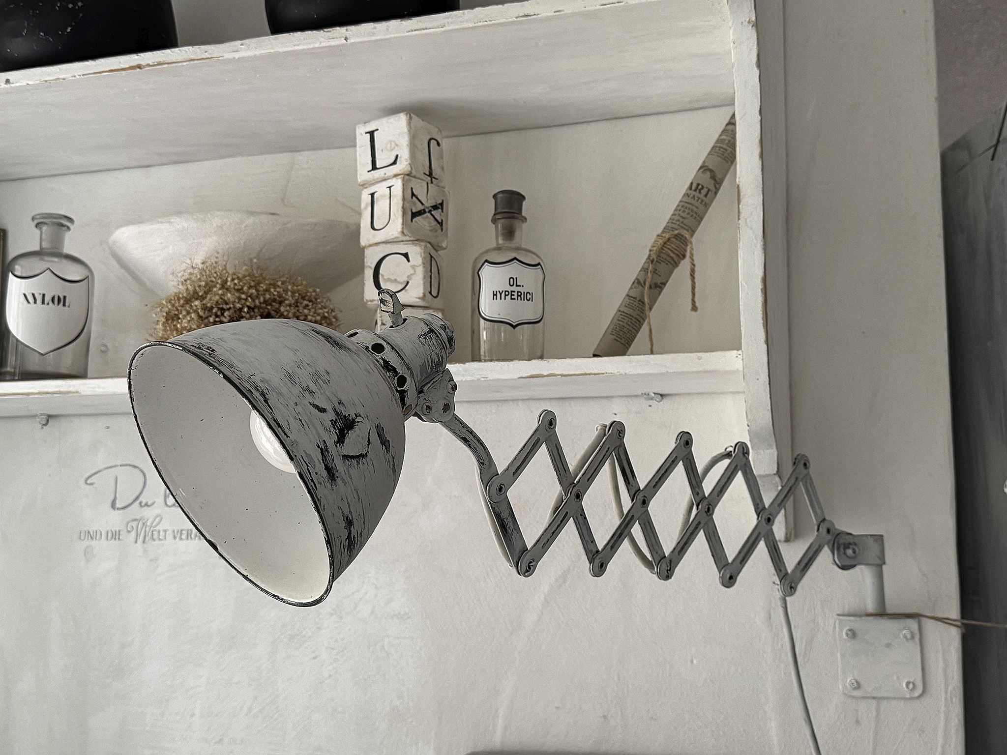 Industrielle Scherenwandlampe im Bauhaus-Design***