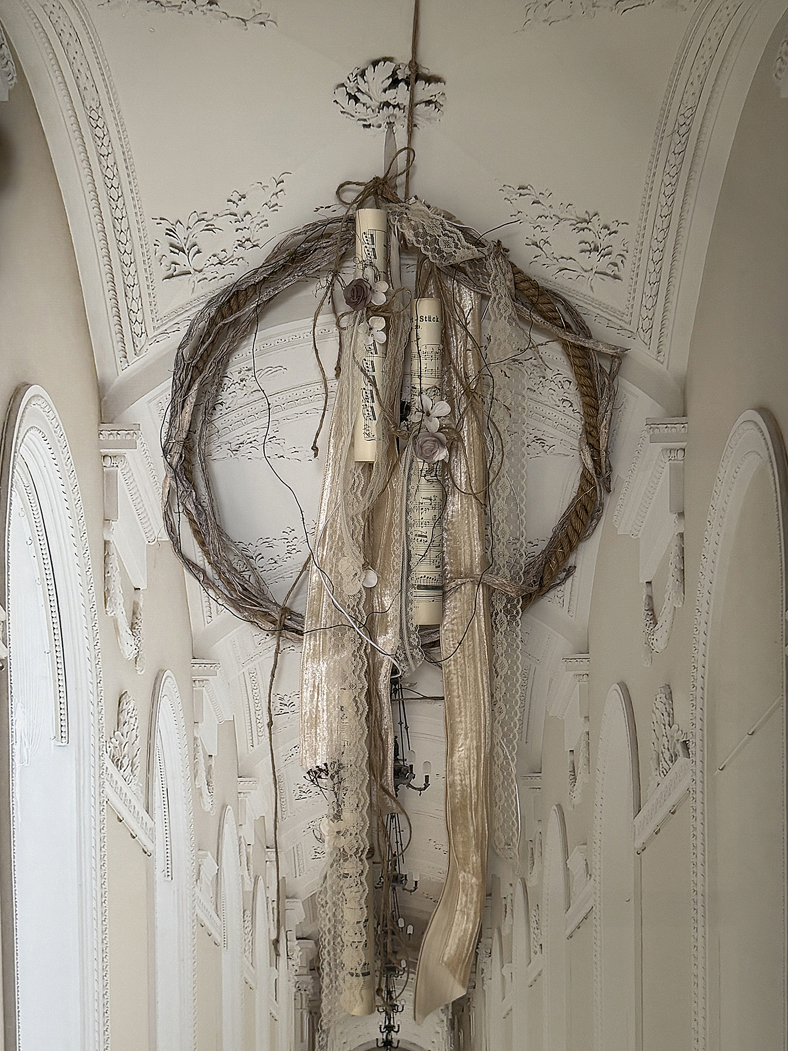 Großer Naturkranz mit alten Notenblättern – Nostalgie***