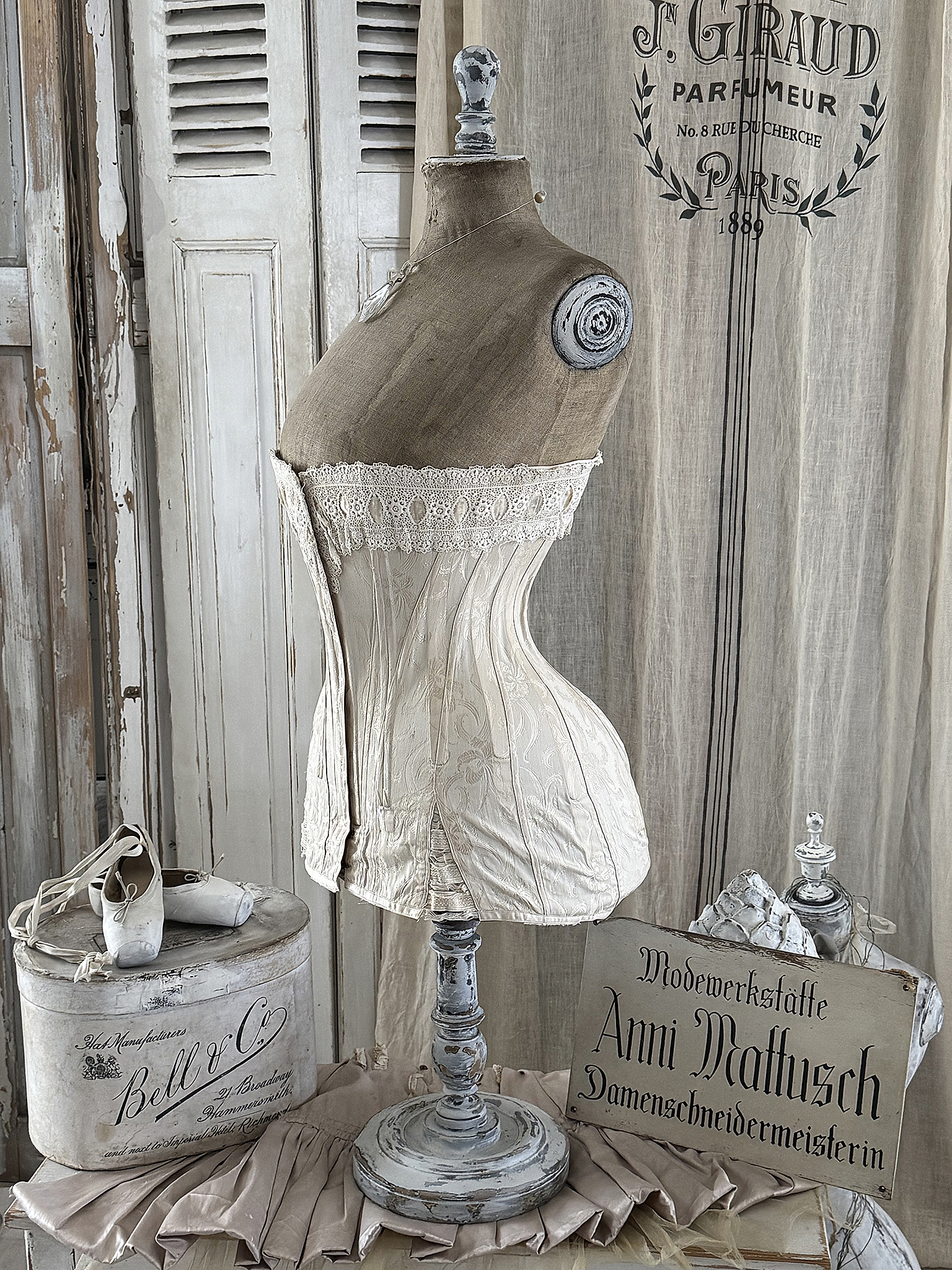 Antike Schneiderbüste „Wespentaille“ mit Vintage-Korsett – Sammlerstück***