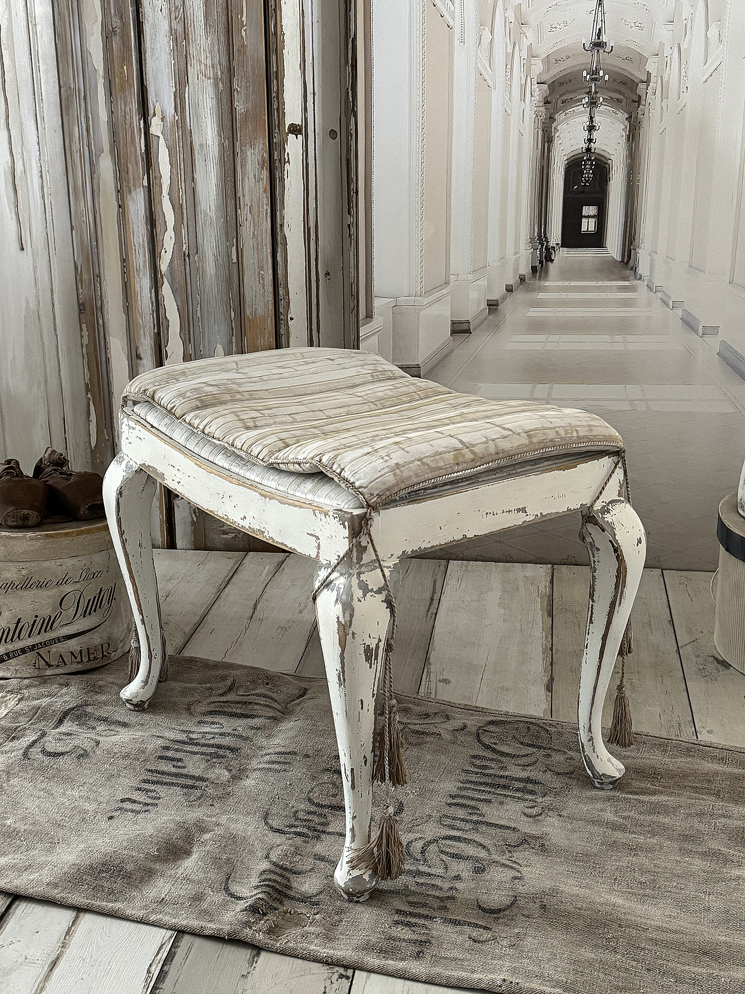  Alter Polsterhocker mit nostalgischem Charme***