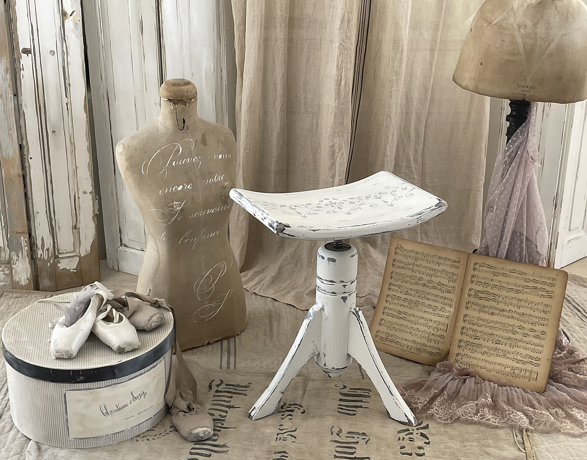 Antiker Klavierhocker "Shabby-Chic
