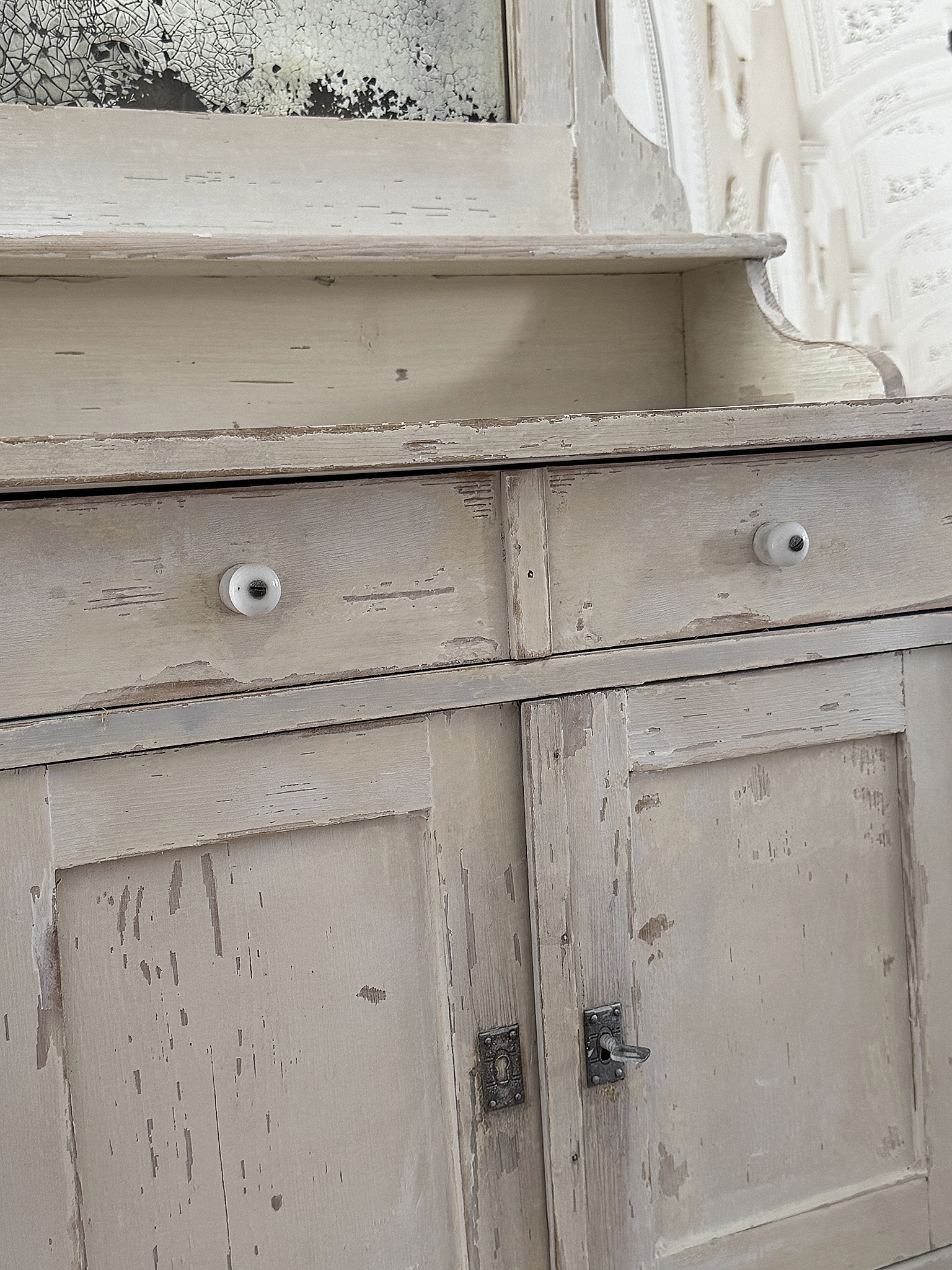 Antiker Modell-Spiegelschrank/Puppenschrank***