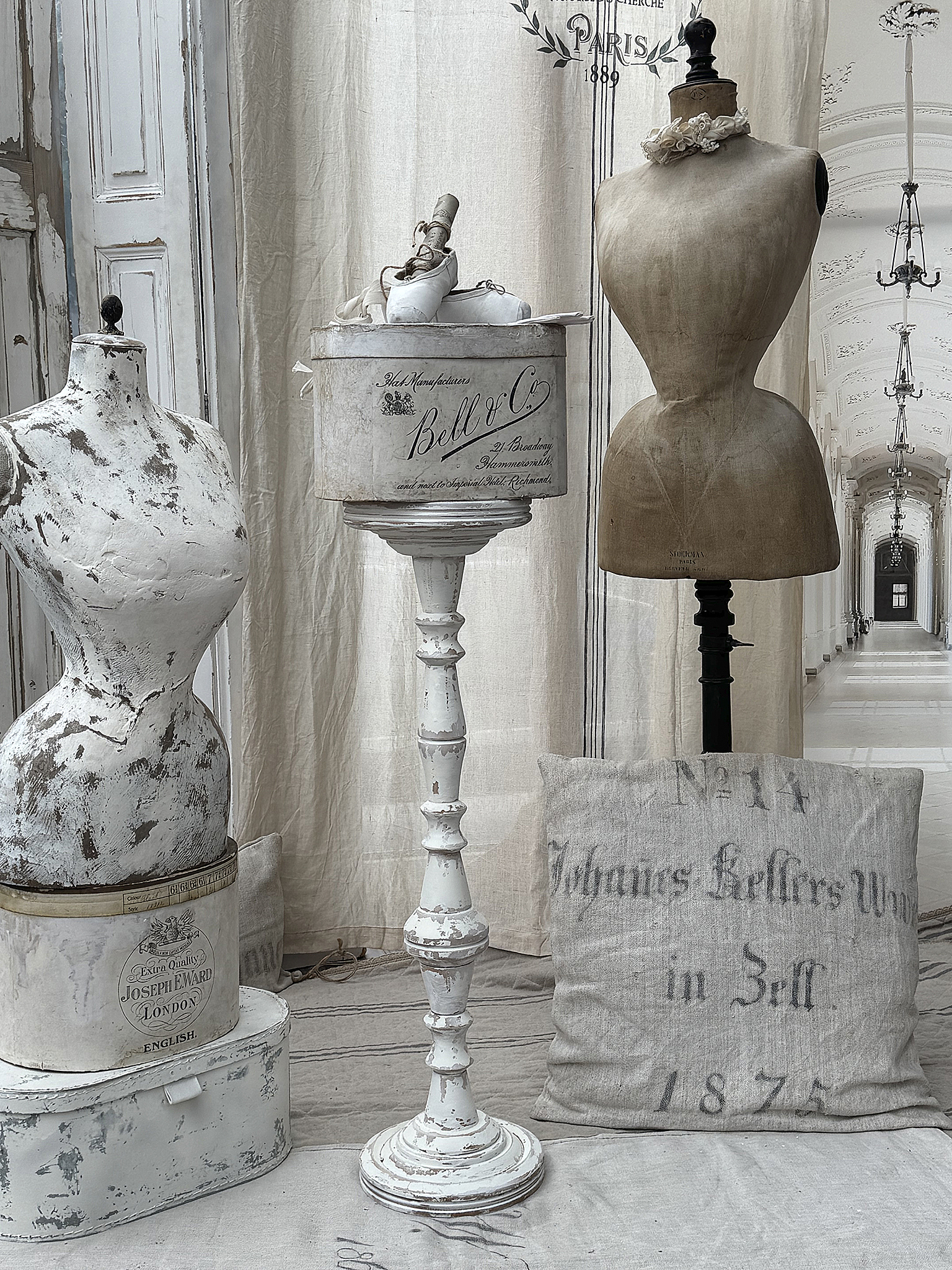 Alte französische Holzsäule – Charmantes Stück im weißen Shabby-Look***