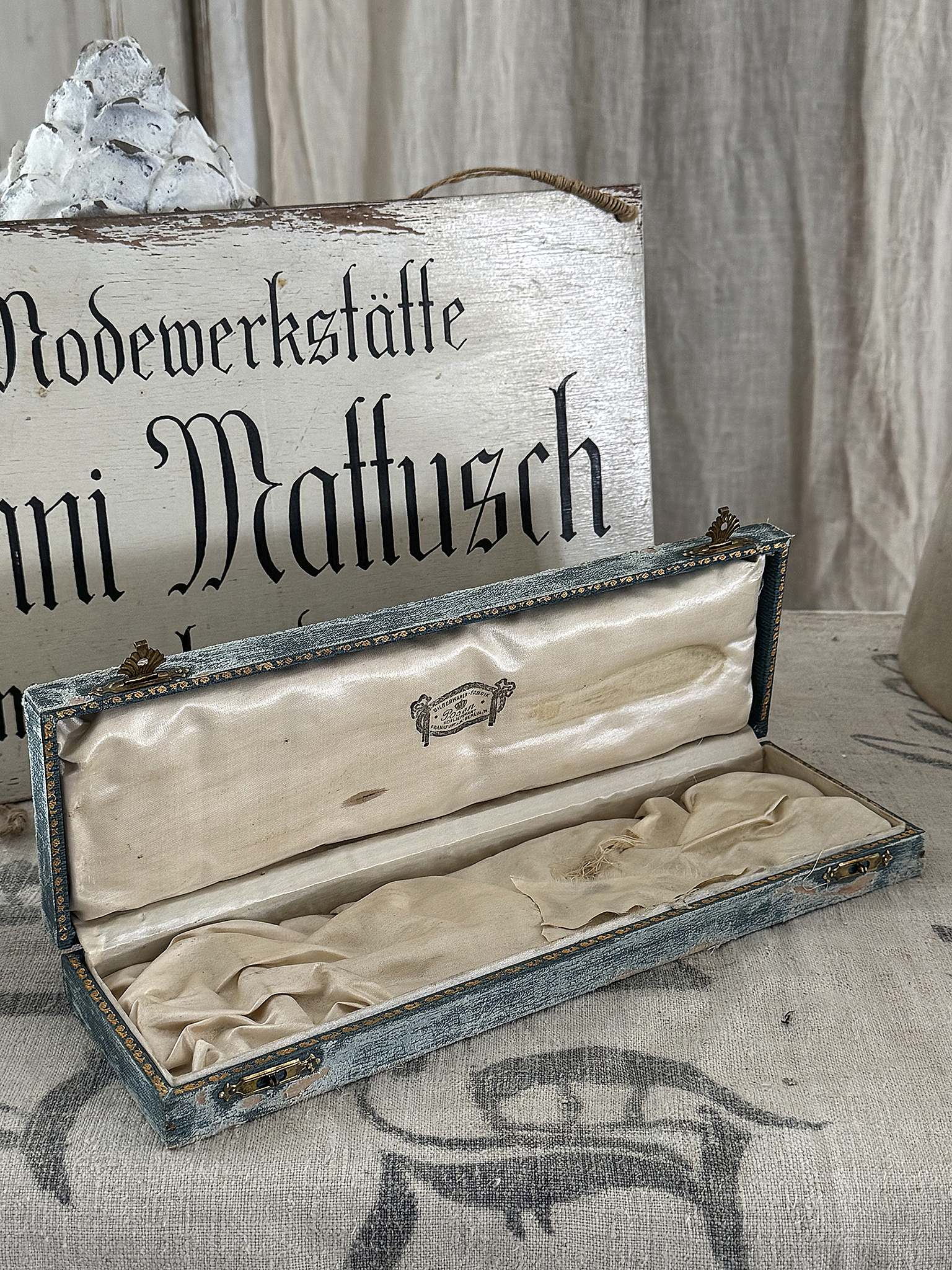 Romantisches Vintage-Duo – Kristallflasche & alte Schatulle mit herrlicher Patina***