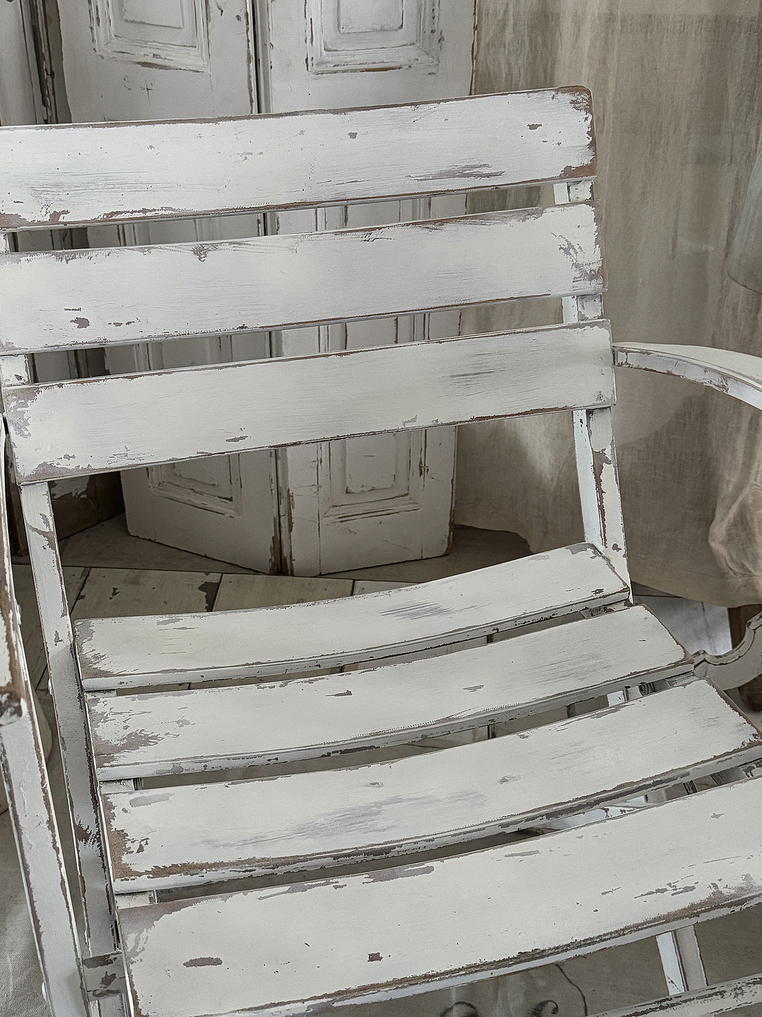 Alter bequemer Klappstuhl im Shabbykleid***