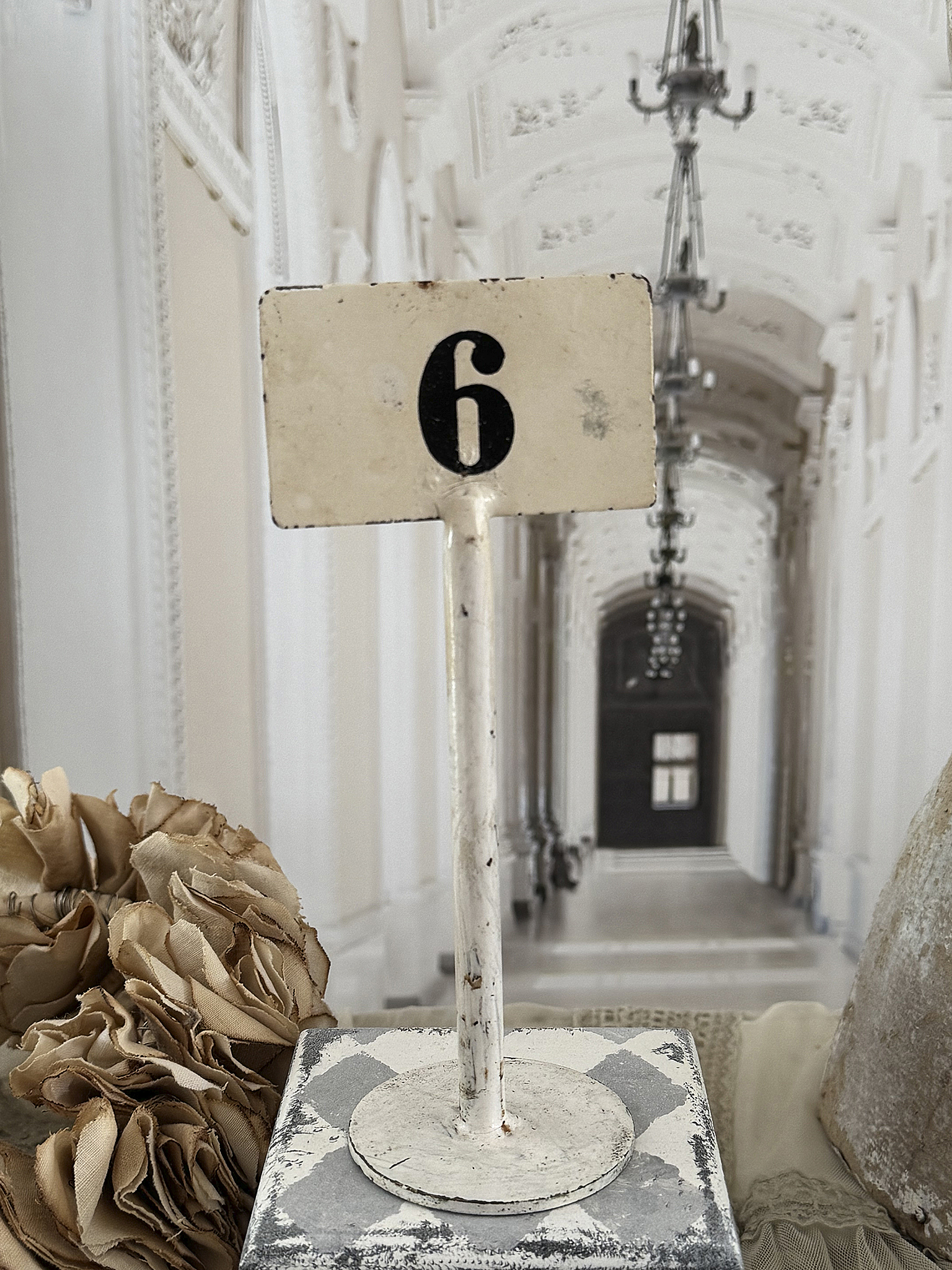 Seltene antike Tischzahlen aus Frankreich mit Originalzahlen und Patina***