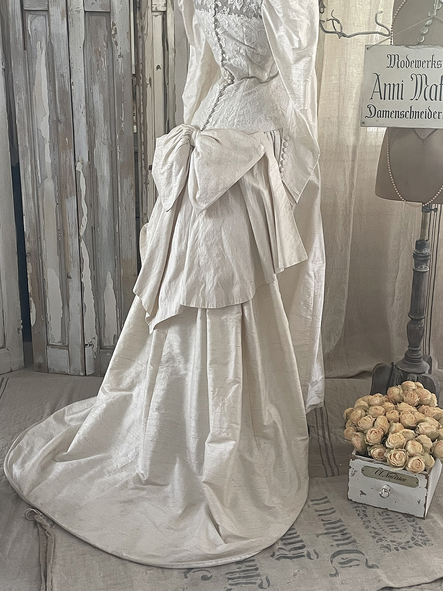 Traumteil antikes Brautkleid mit Schleppe***
