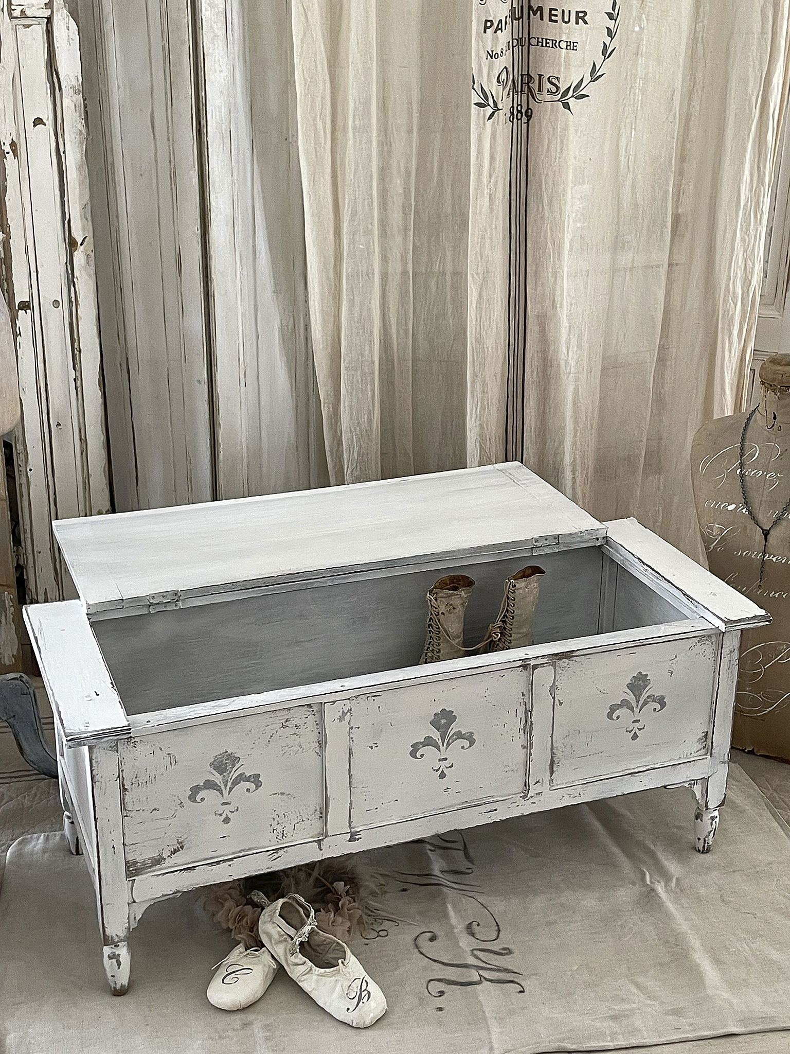 Alte Klapptruhe/Sitztruhe "shabby chic" ***