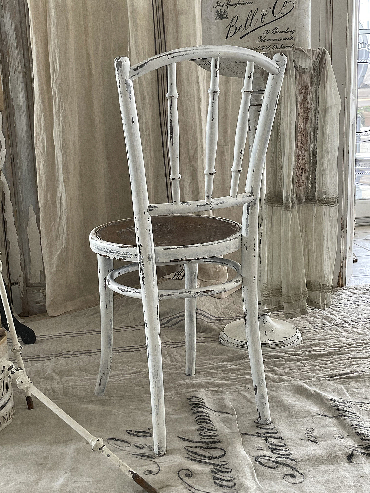 Antiker Thonet Bugholzstuhl Shabby-pur***