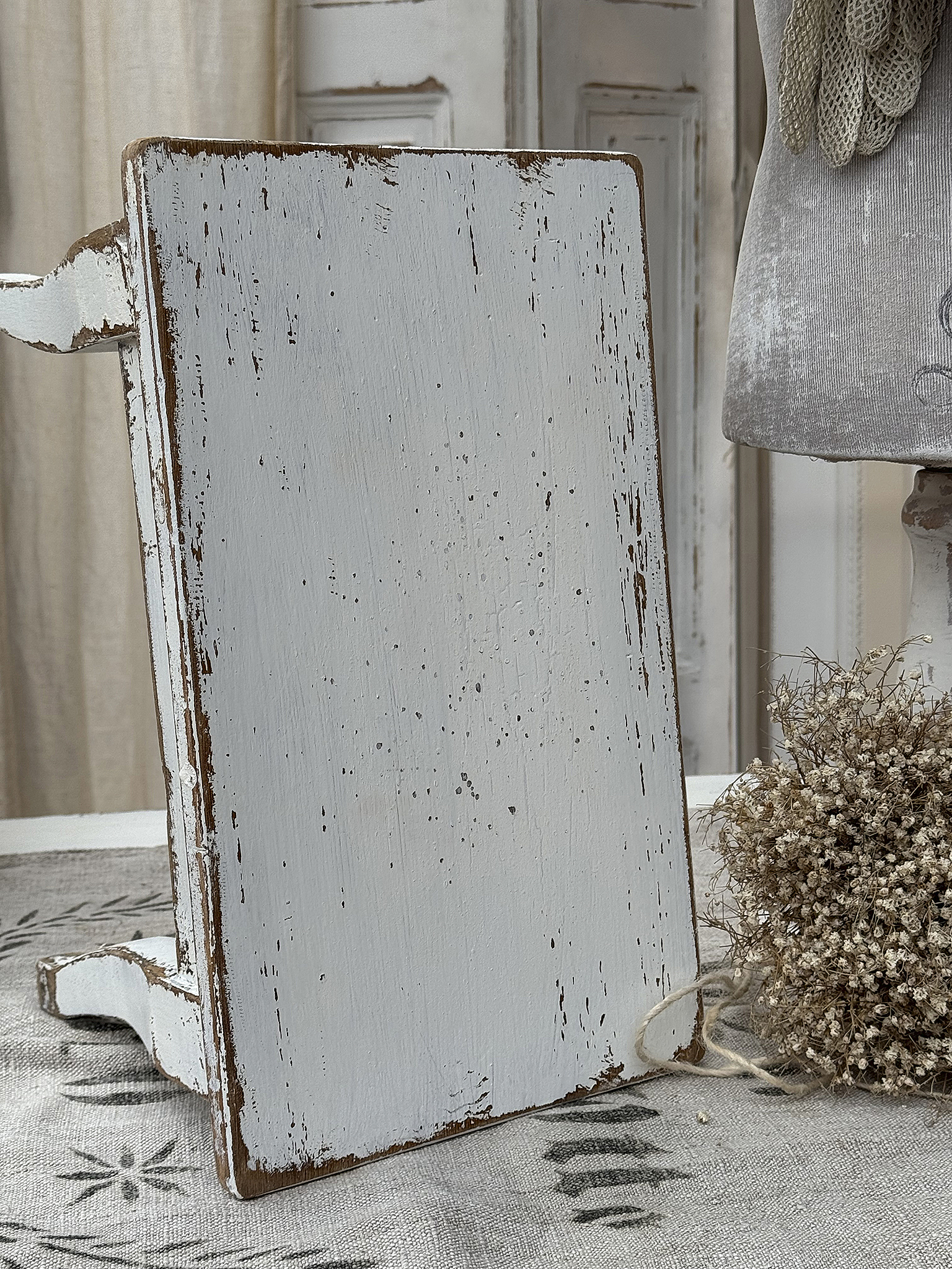 Dekorativer Holzrahmen in Weiß mit vintage Look Weißer Holzrahmen mit Shabby Chic Finish, ideal für Dekoration
