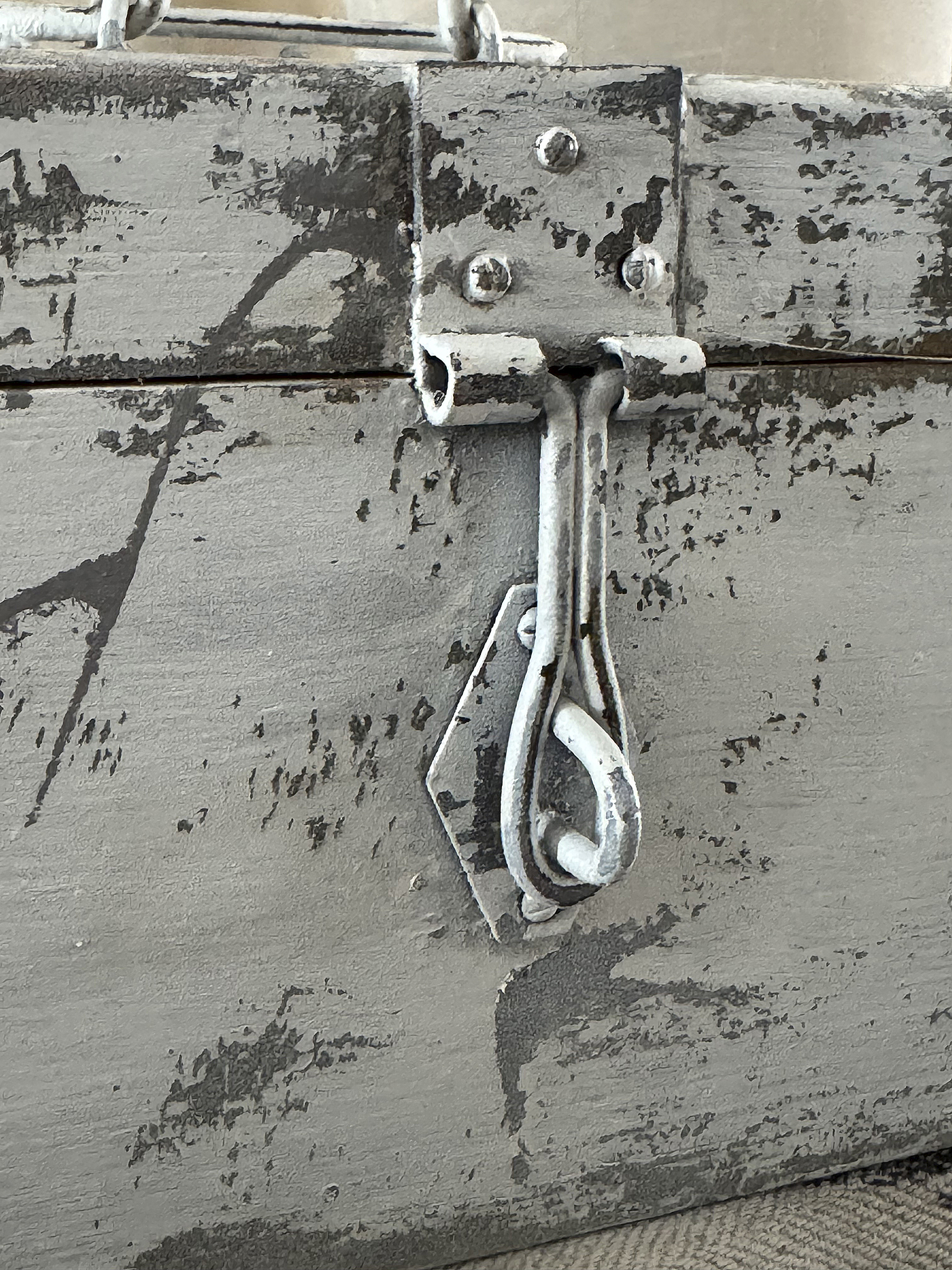   Schöne alte Holzkiste mit Geschichte***