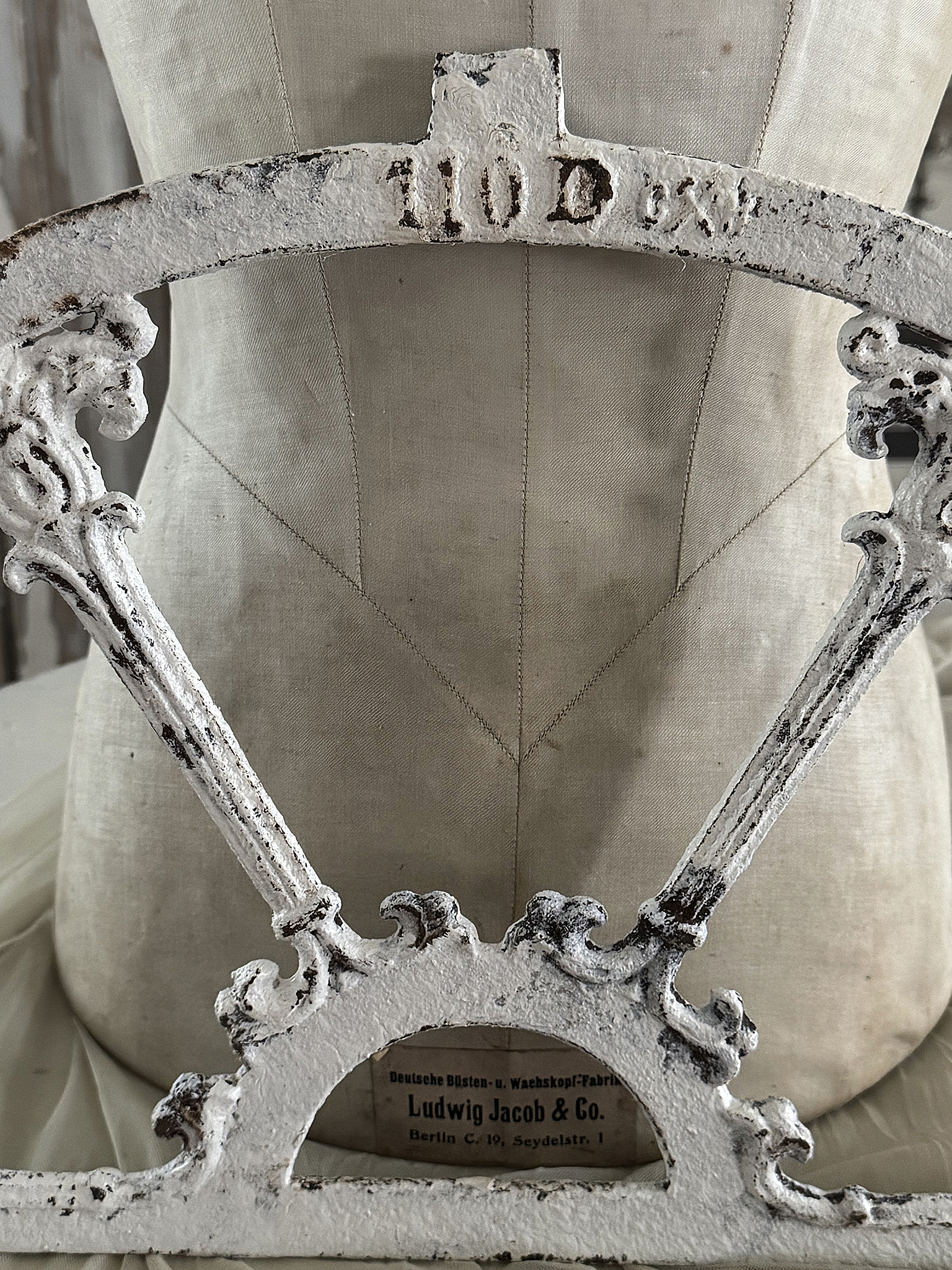 Antikes Stallfenster "shabby pur" ***