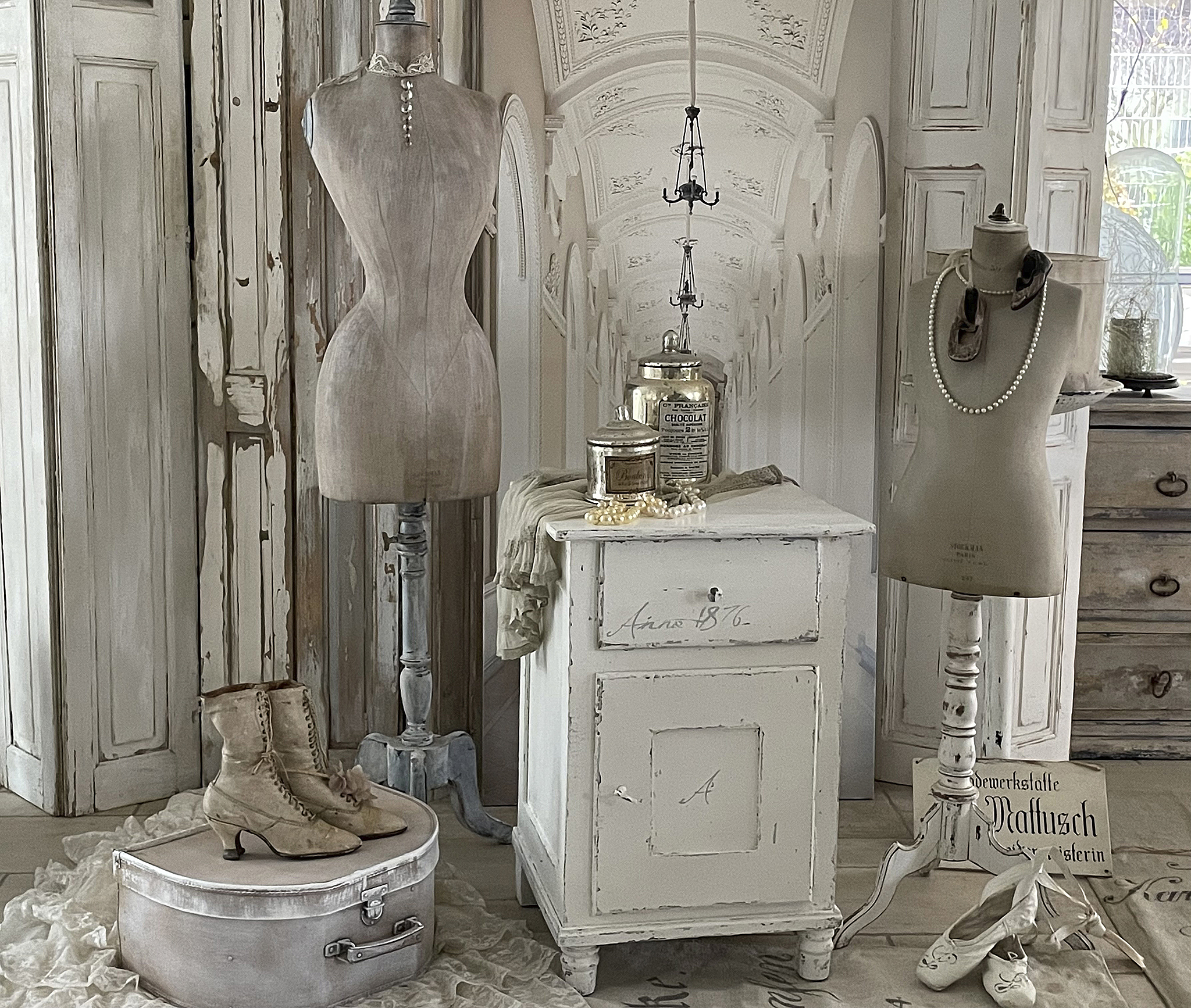 Brocante alter Beistellschrank***