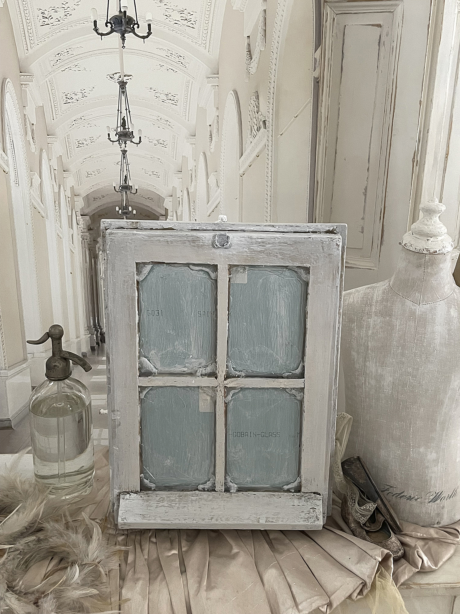 Antikes, kleines Sprossen/Spiegelfenster***