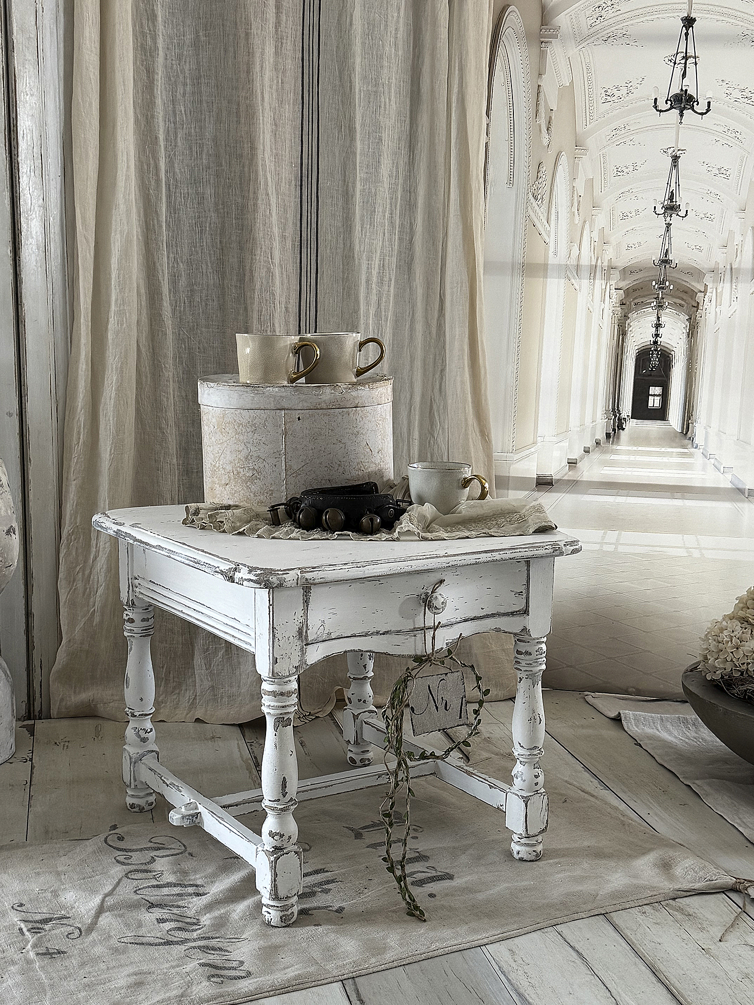  Alter Bauerntisch / Beistelltisch  im Vintage-Kleid***