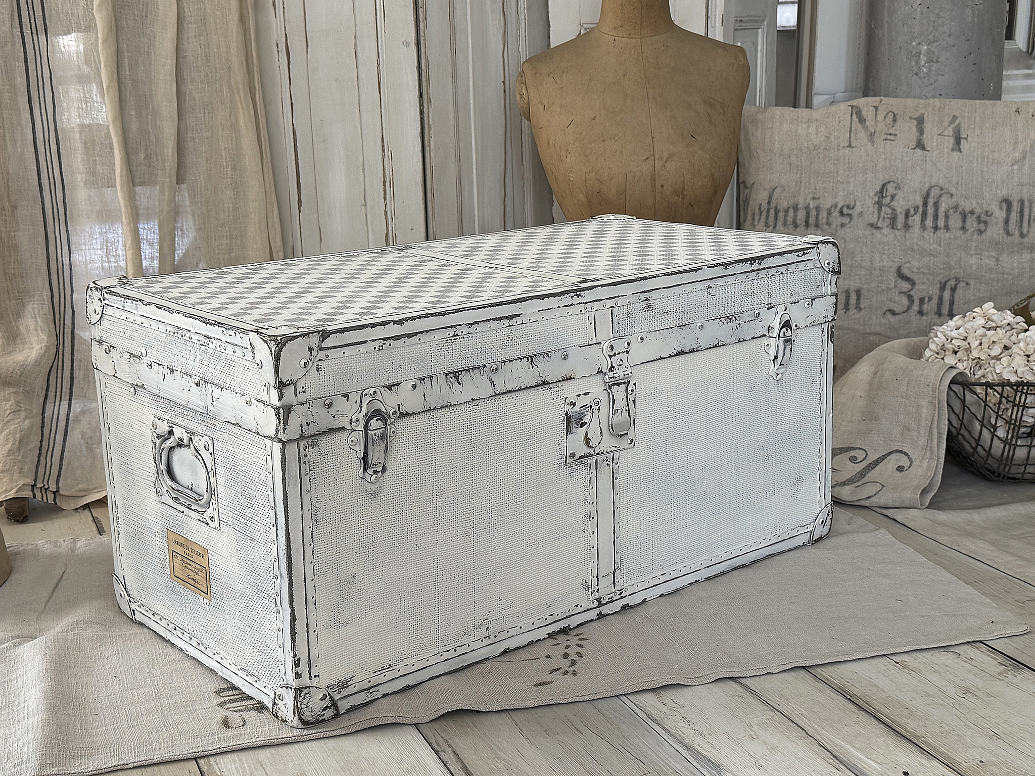 Französische Vintage-Truhe mit Charme***