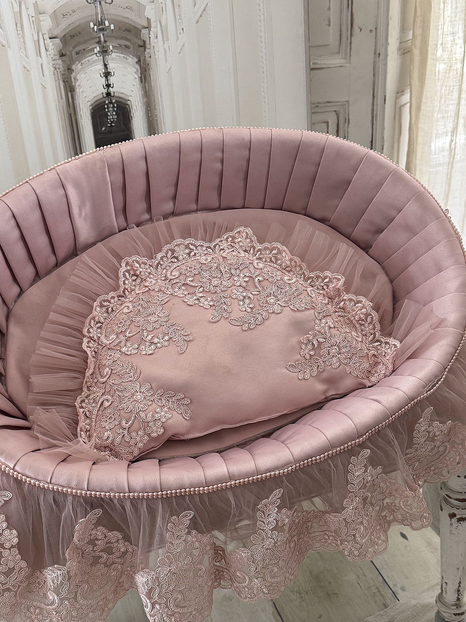  Romantisches Hundebett für kleine Hunde in Altrosa mit Spitze, Perlen & Kissen***