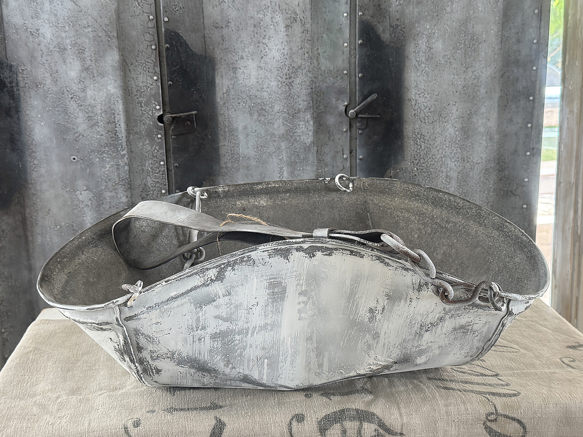 Alte Ernteschüssel aus Zink mit originalem Ledergriff – authentischer Shabby-Charme***