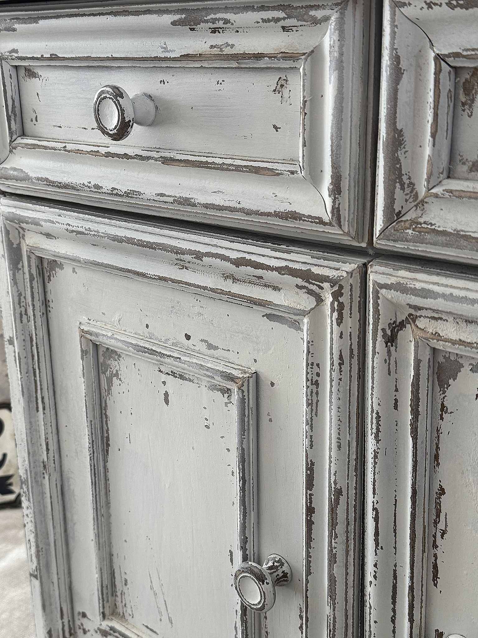 Vintage Kommode aus massiver Eiche – Shabby Chic Schränkchen in Weiß – Landhausstil***