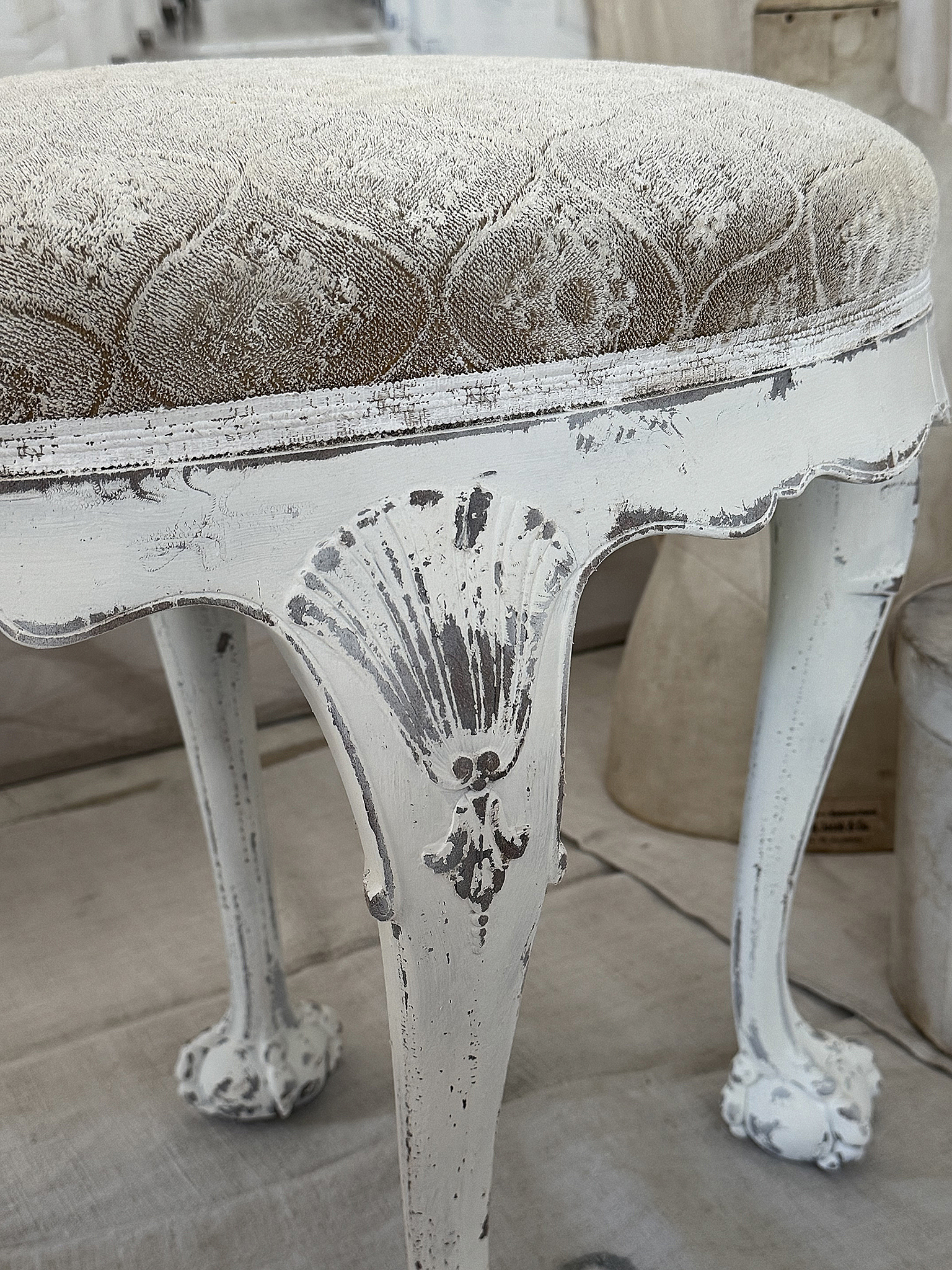 Antiker Hocker aus Frankreich***