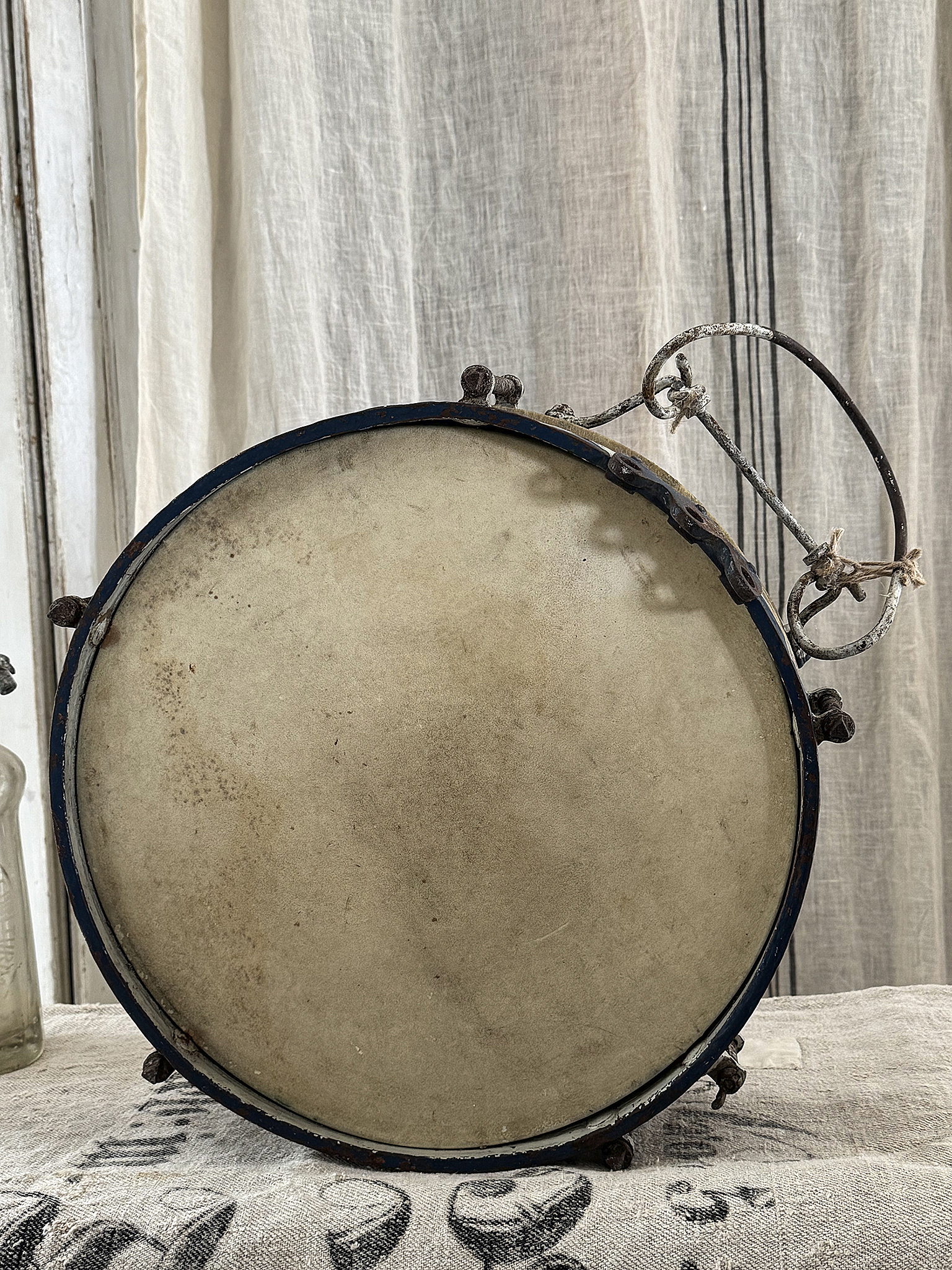 Zauberhafte antike Trommel mit Originalpatina und Messingdetails***