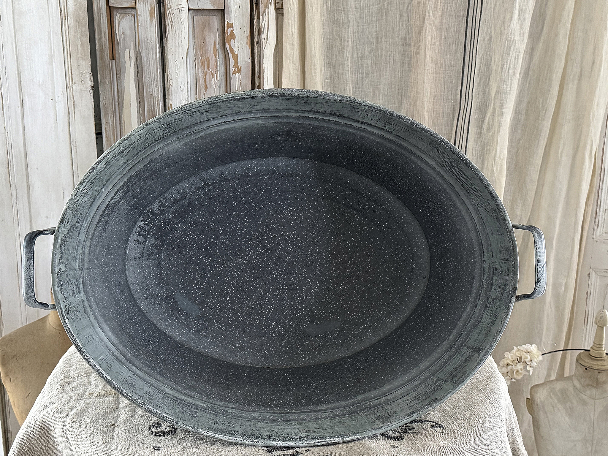 Schöne alte Emaille-Wanne im zartem Salbeigrün mit herrlicher Vintage-Patina***