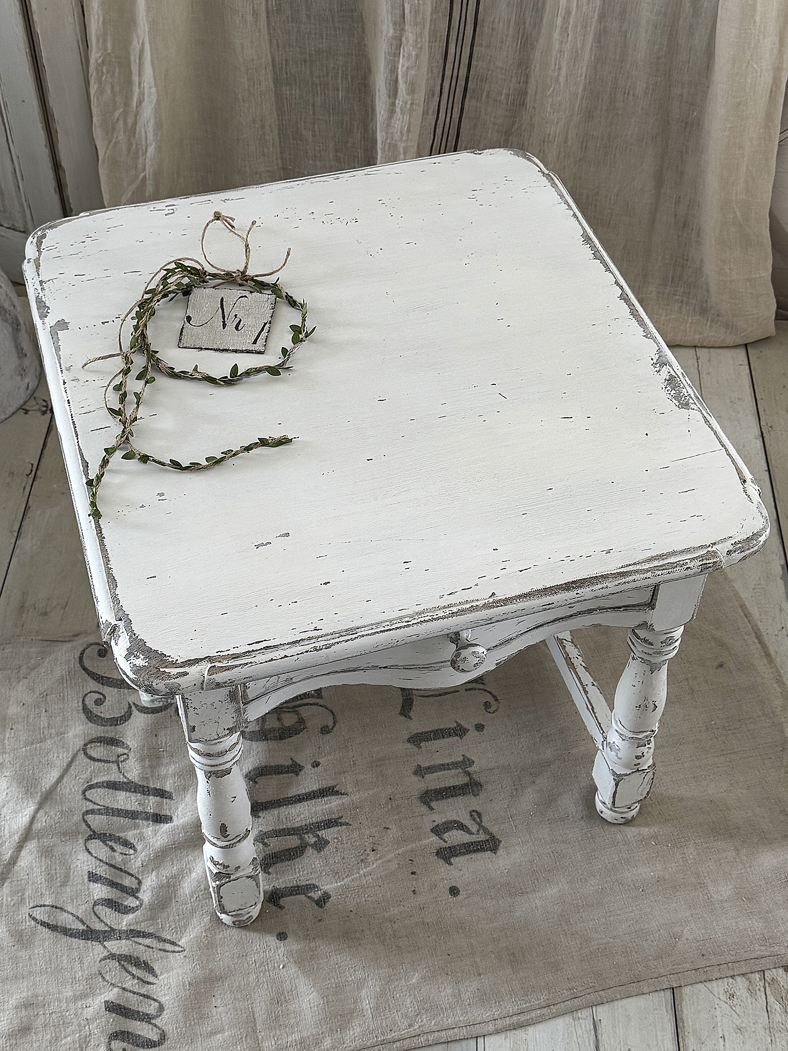  Alter Bauerntisch / Beistelltisch  im Vintage-Kleid***