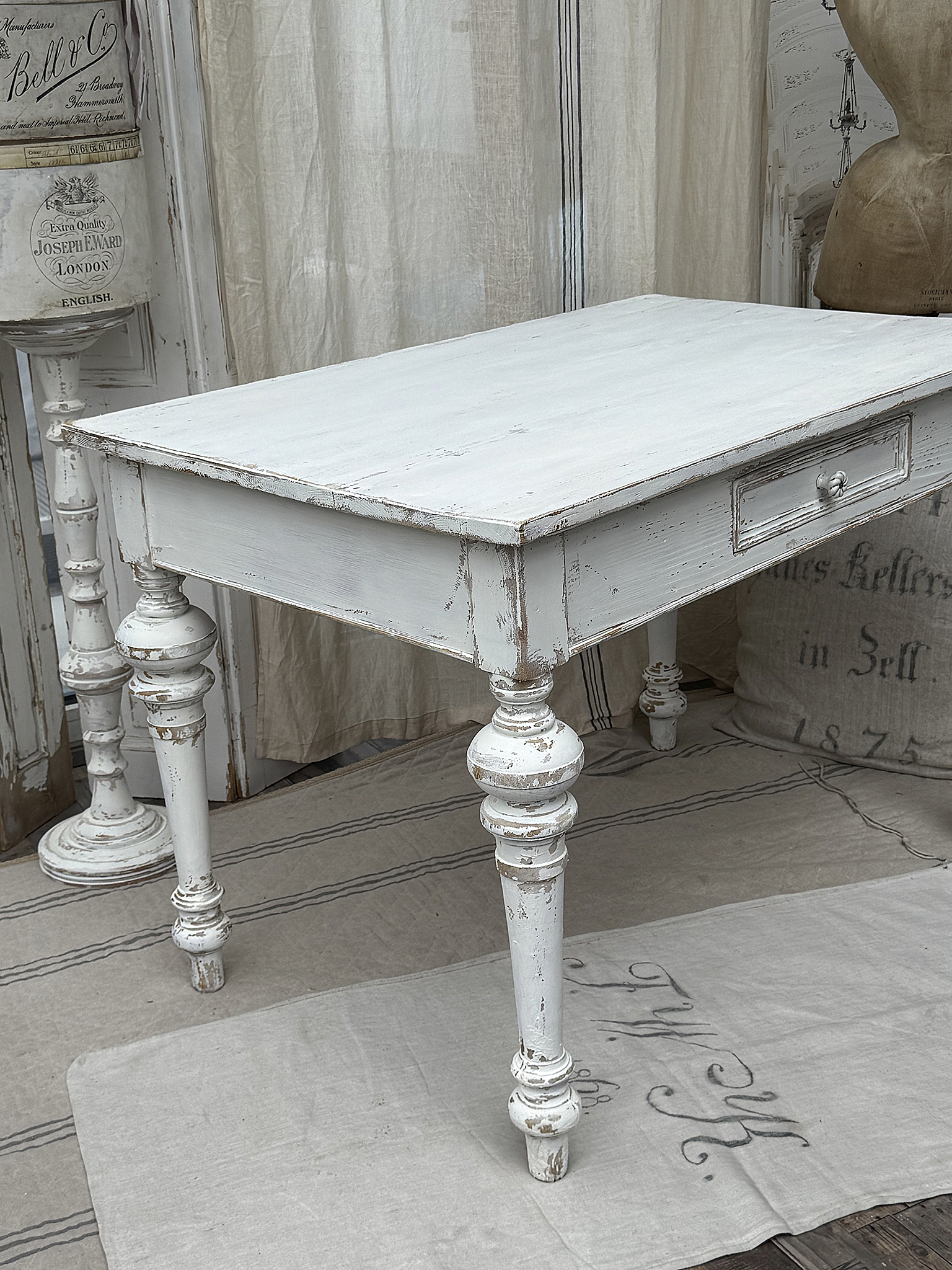 Antiker großer Gründerzeittisch im Shabby Chic***