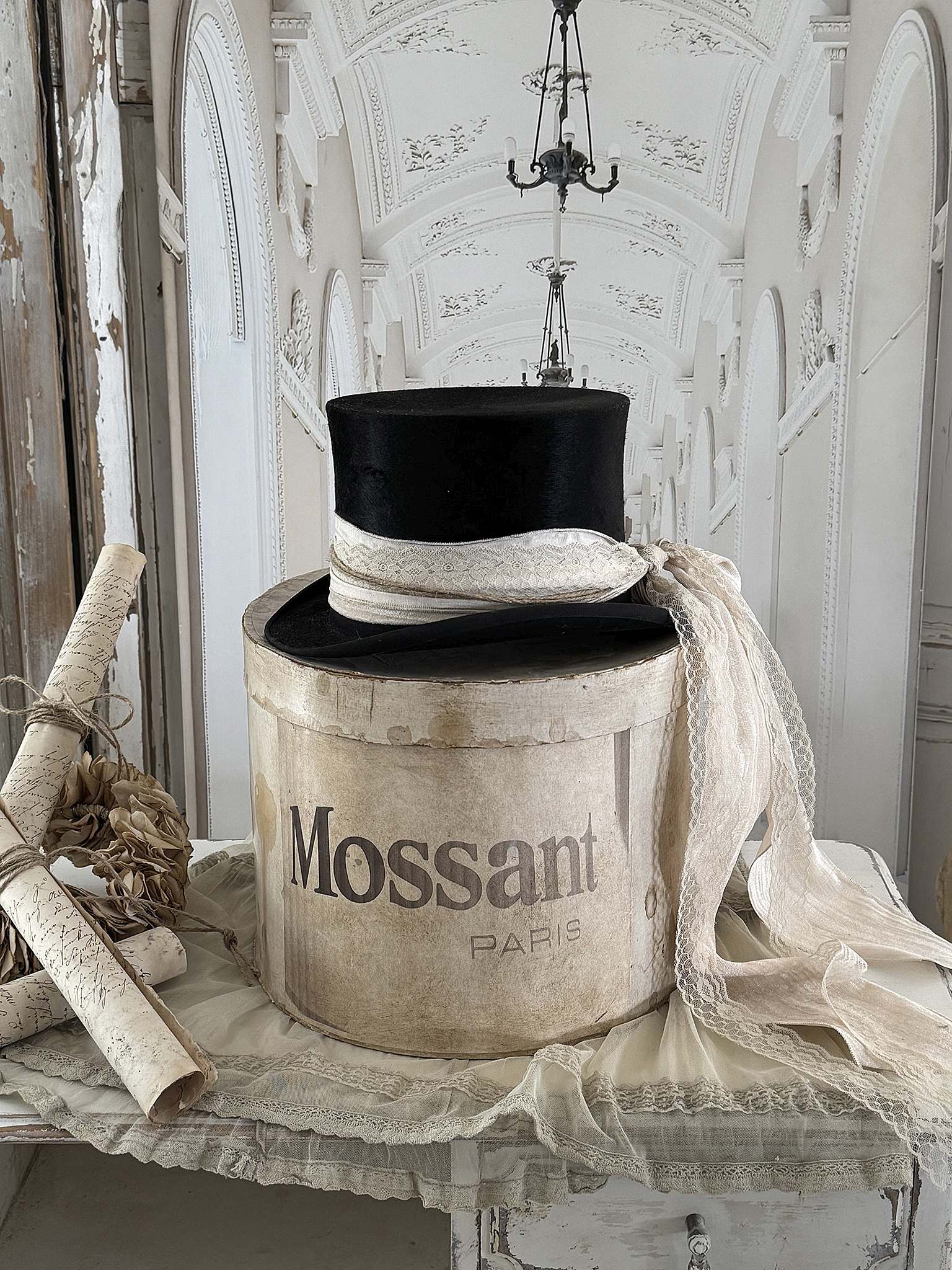 Wunderschöne Original-Hutschachtel aus Frankreich mit Zylinder – eleganter Vintage-Traum***