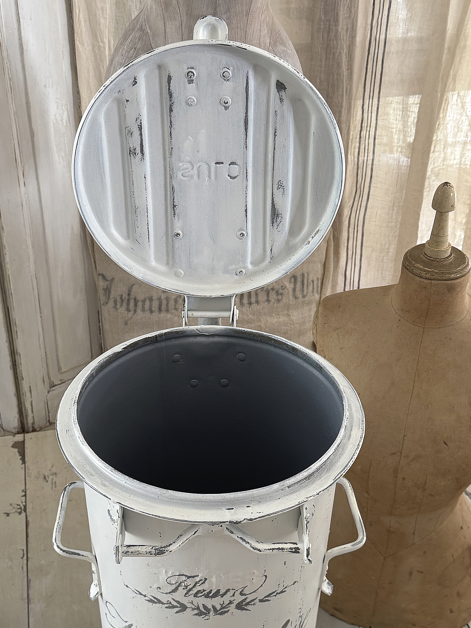  Alte große Zinkmülltonne Fleura***