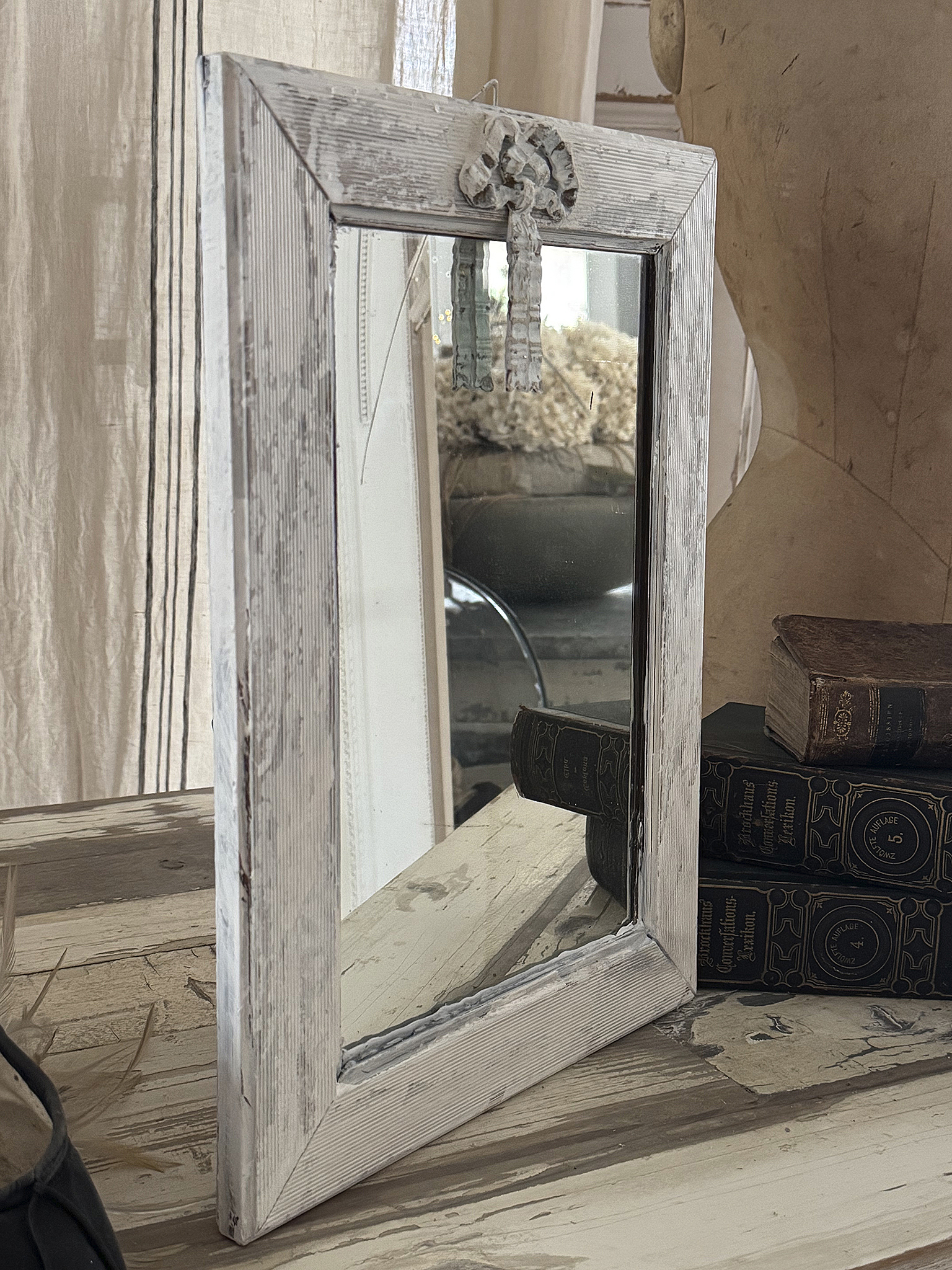  Kleiner antiker Wandspiegel ***