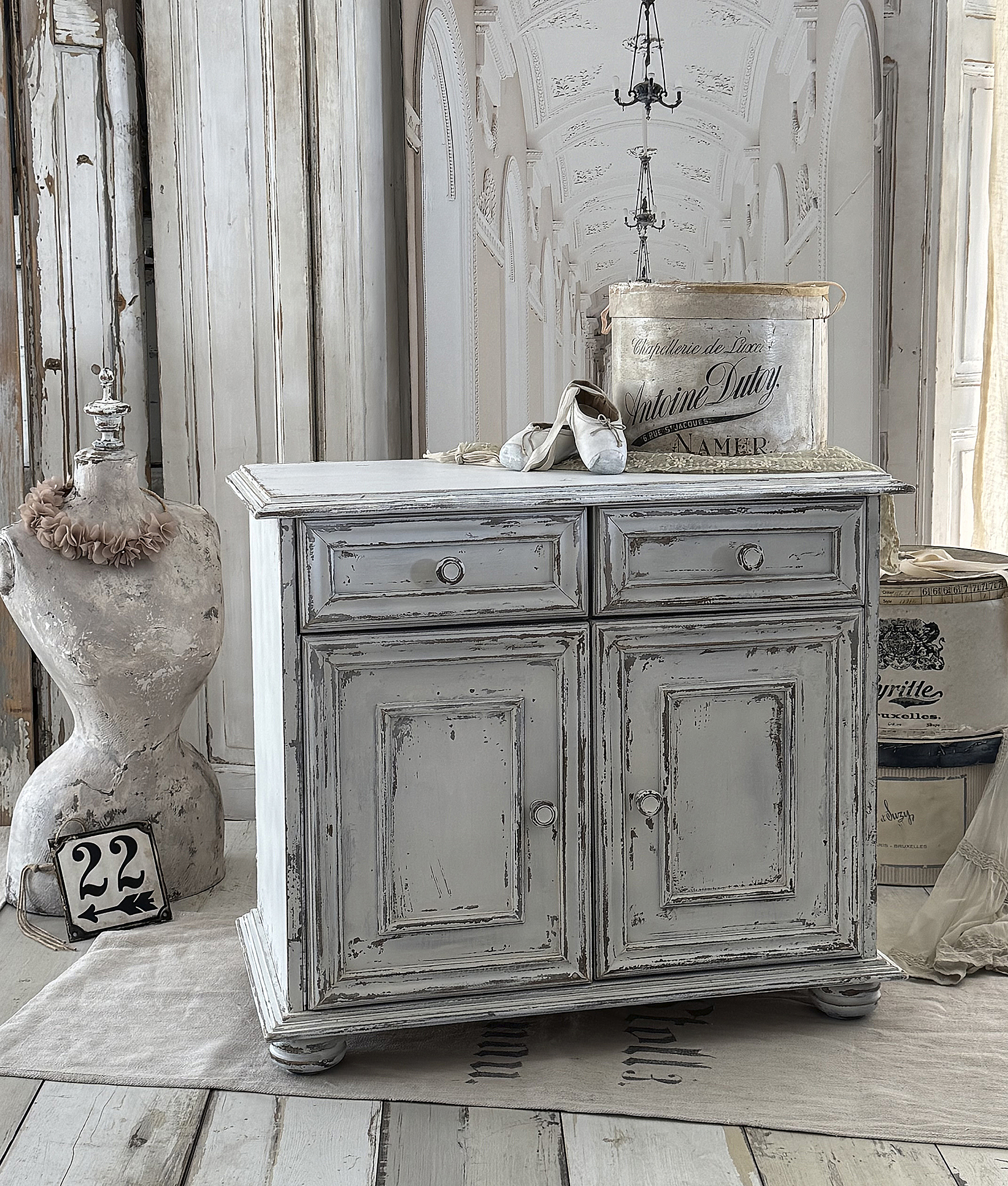 Vintage Kommode aus massiver Eiche – Shabby Chic Schränkchen in Weiß – Landhausstil***