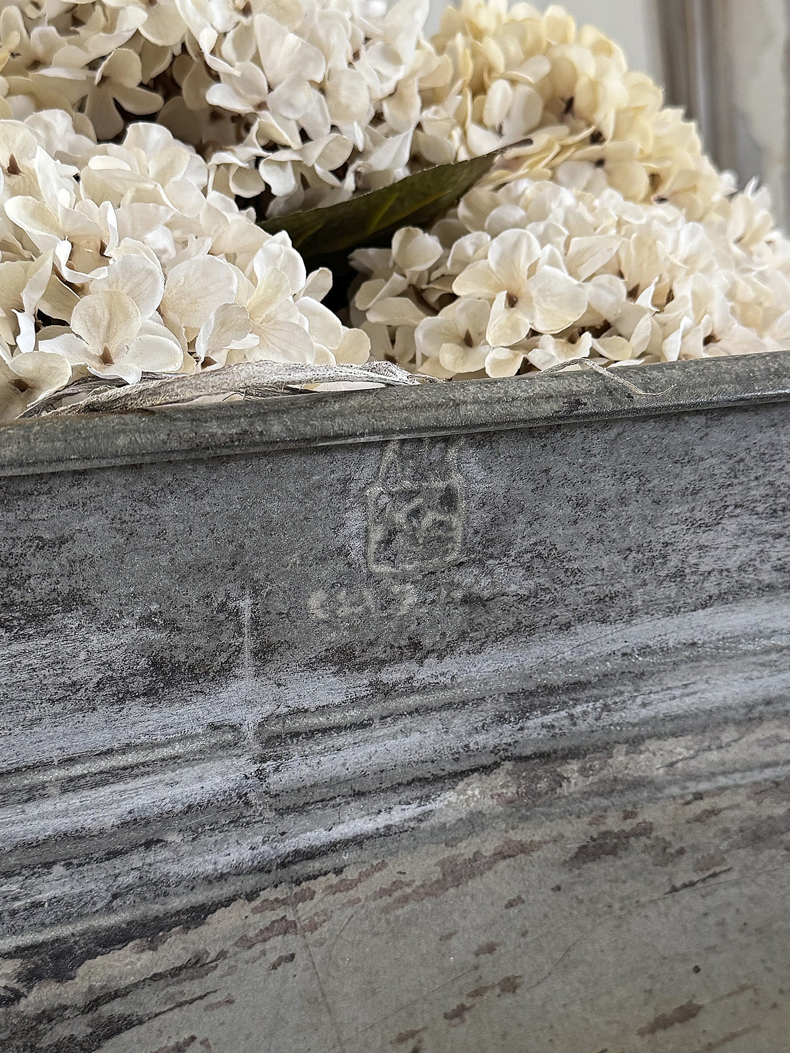 Seltene alte Zinkwanne mit wunderschöner gewachsener Patina und besonderer Formgebung***