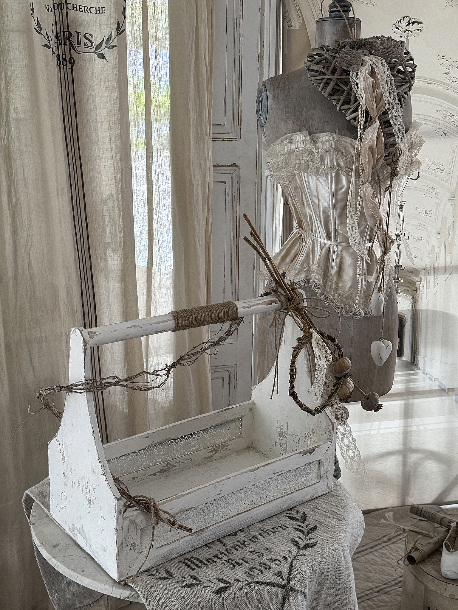 Holzkorb mit Herz Boho***