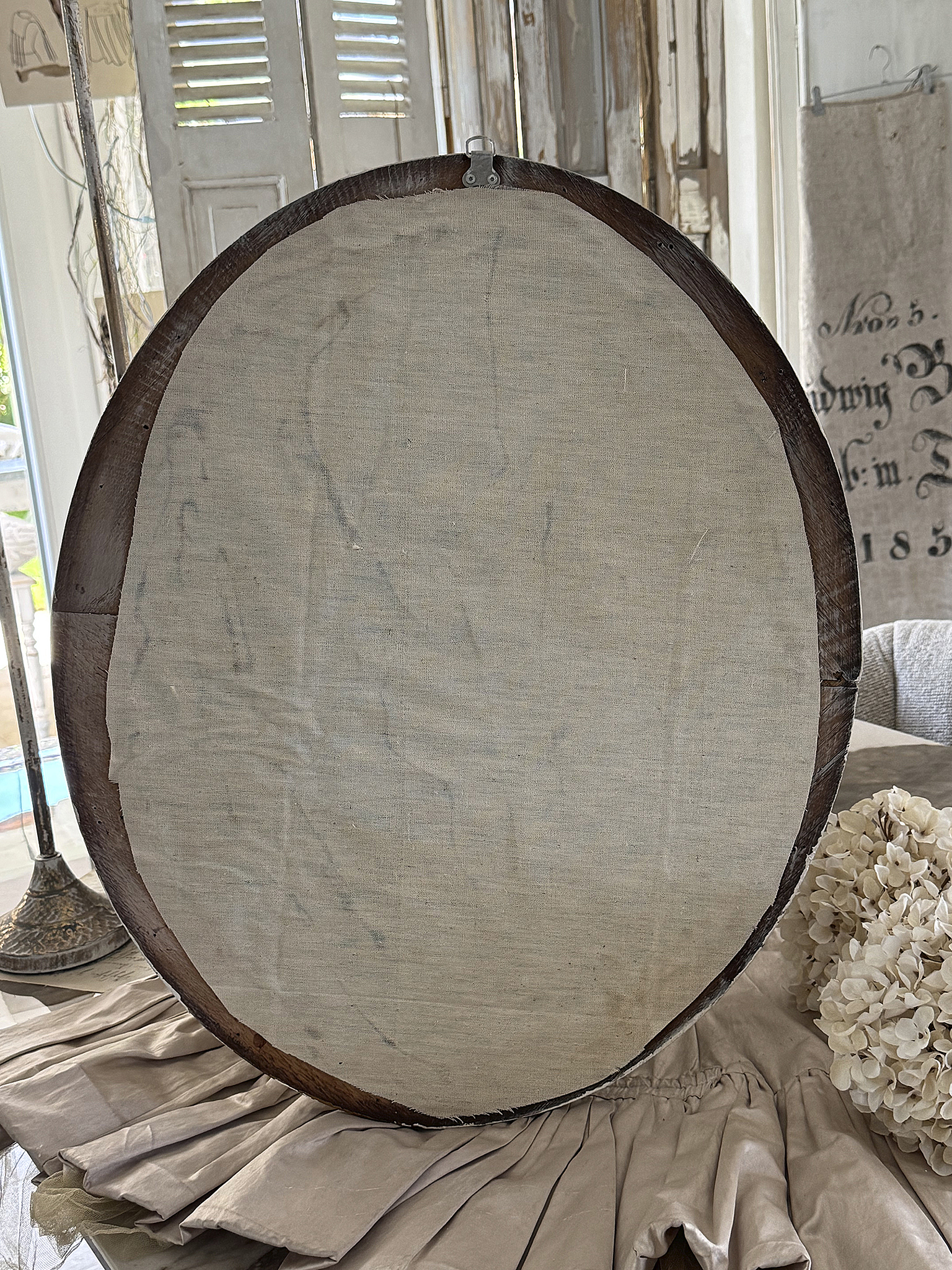 Romantischer ovaler alter Wandspiegel im Shabby-Chic***