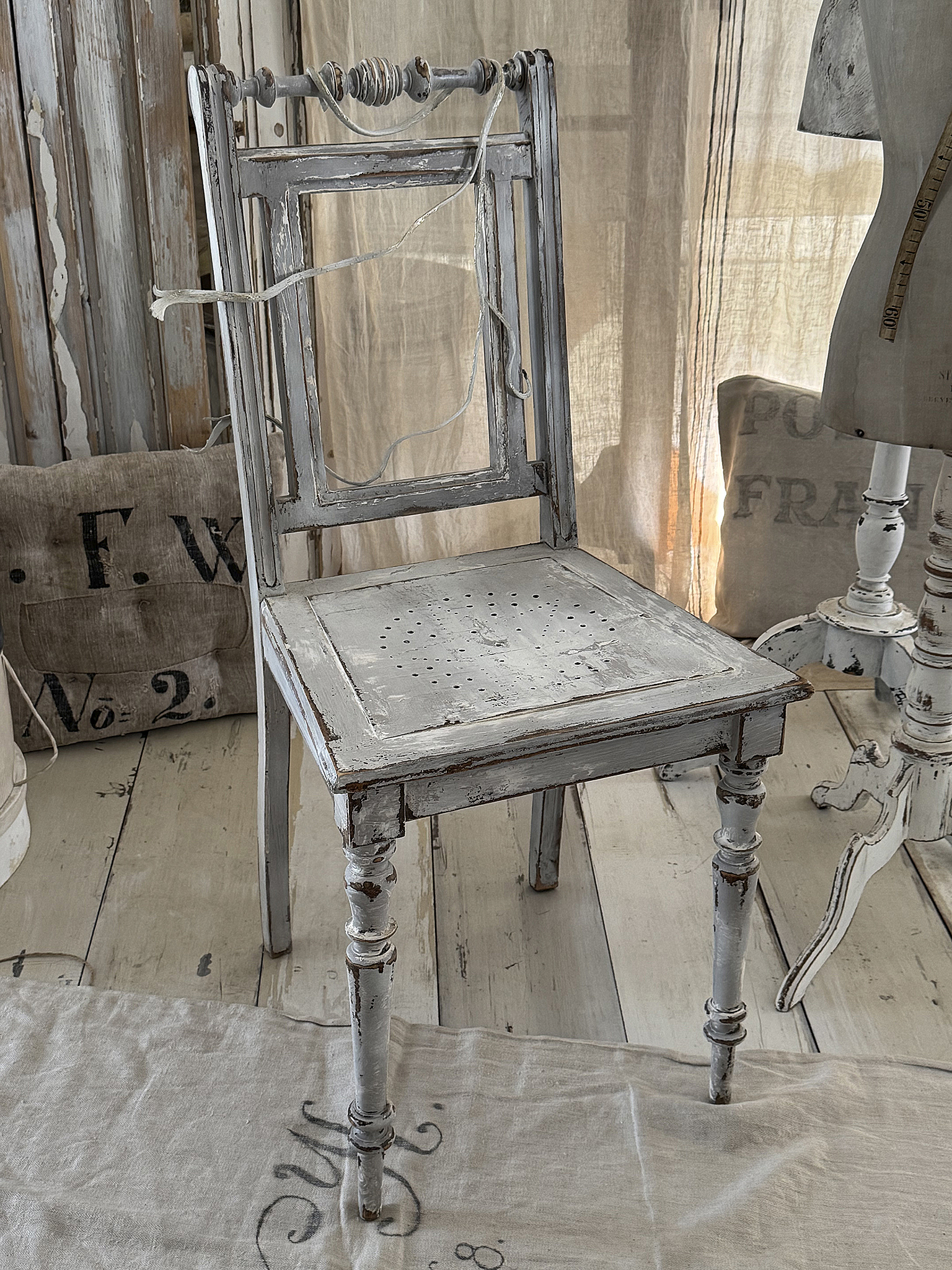  Ein antiker Gründerzeitstuhl mit Geschichte*** 